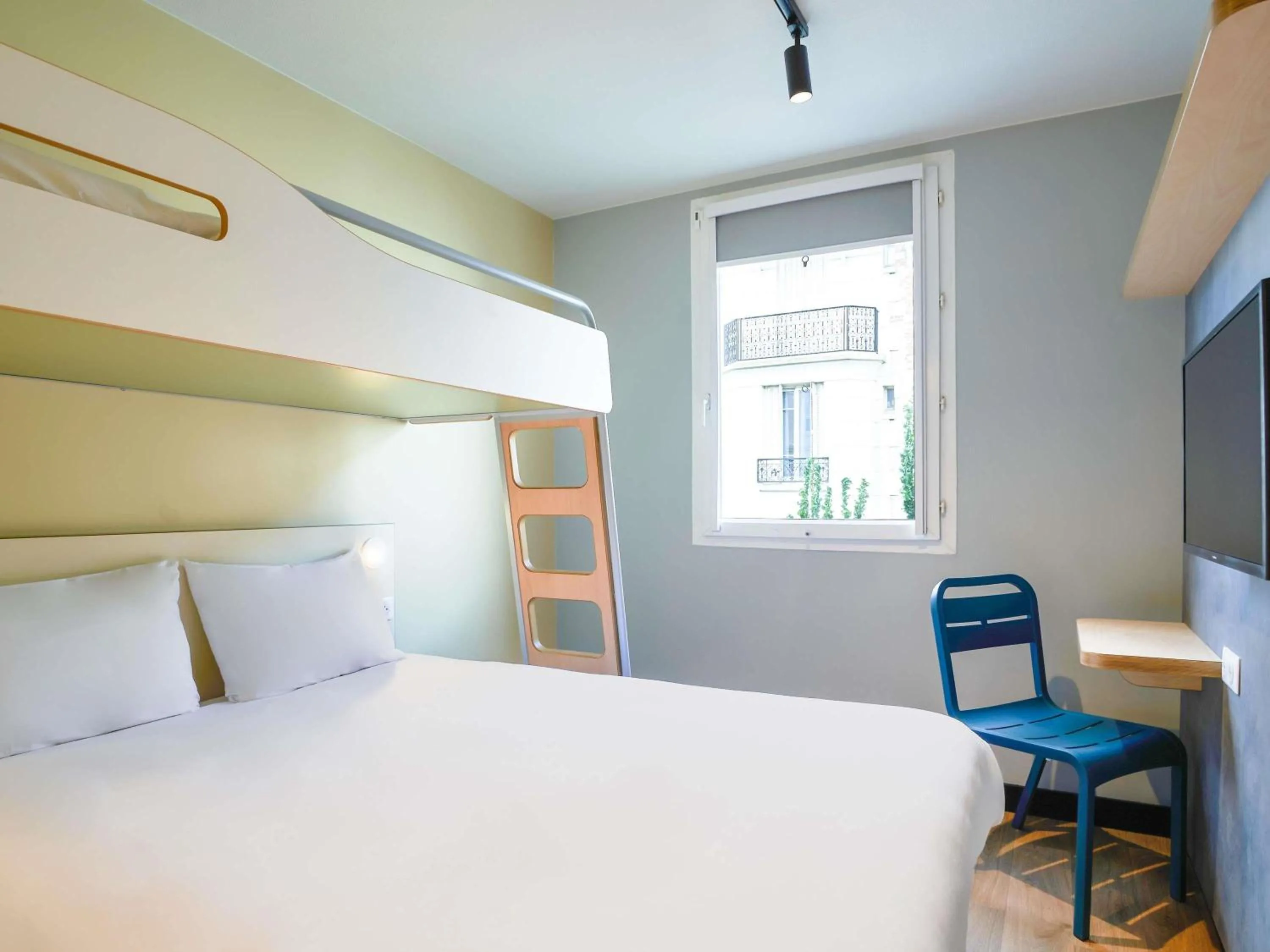 Bedroom, Bed in ibis budget Saint-Maurice