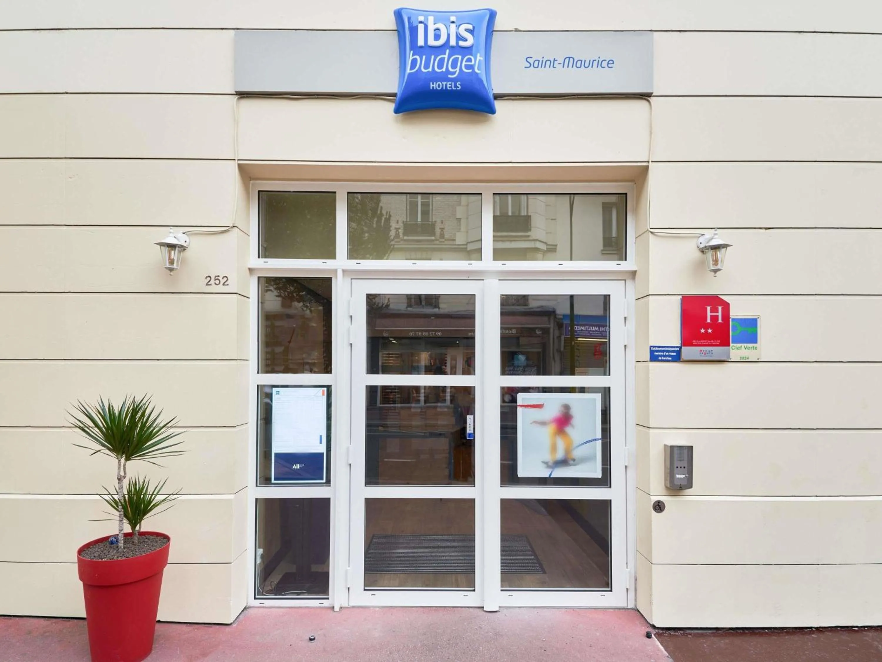 Property building in ibis budget Saint-Maurice