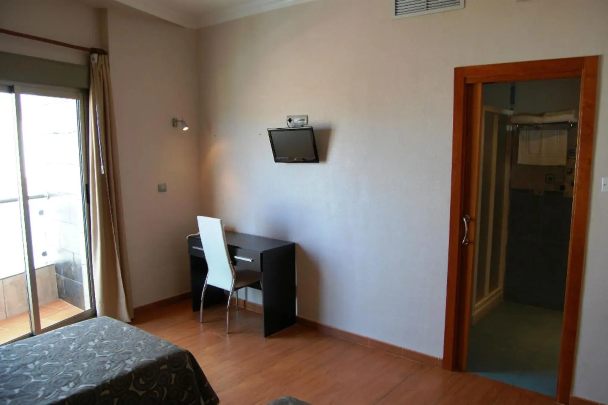 Twin Room - single occupancy in Hotel Almoradi Twin Room - single occupancy in Hotel Almoradi