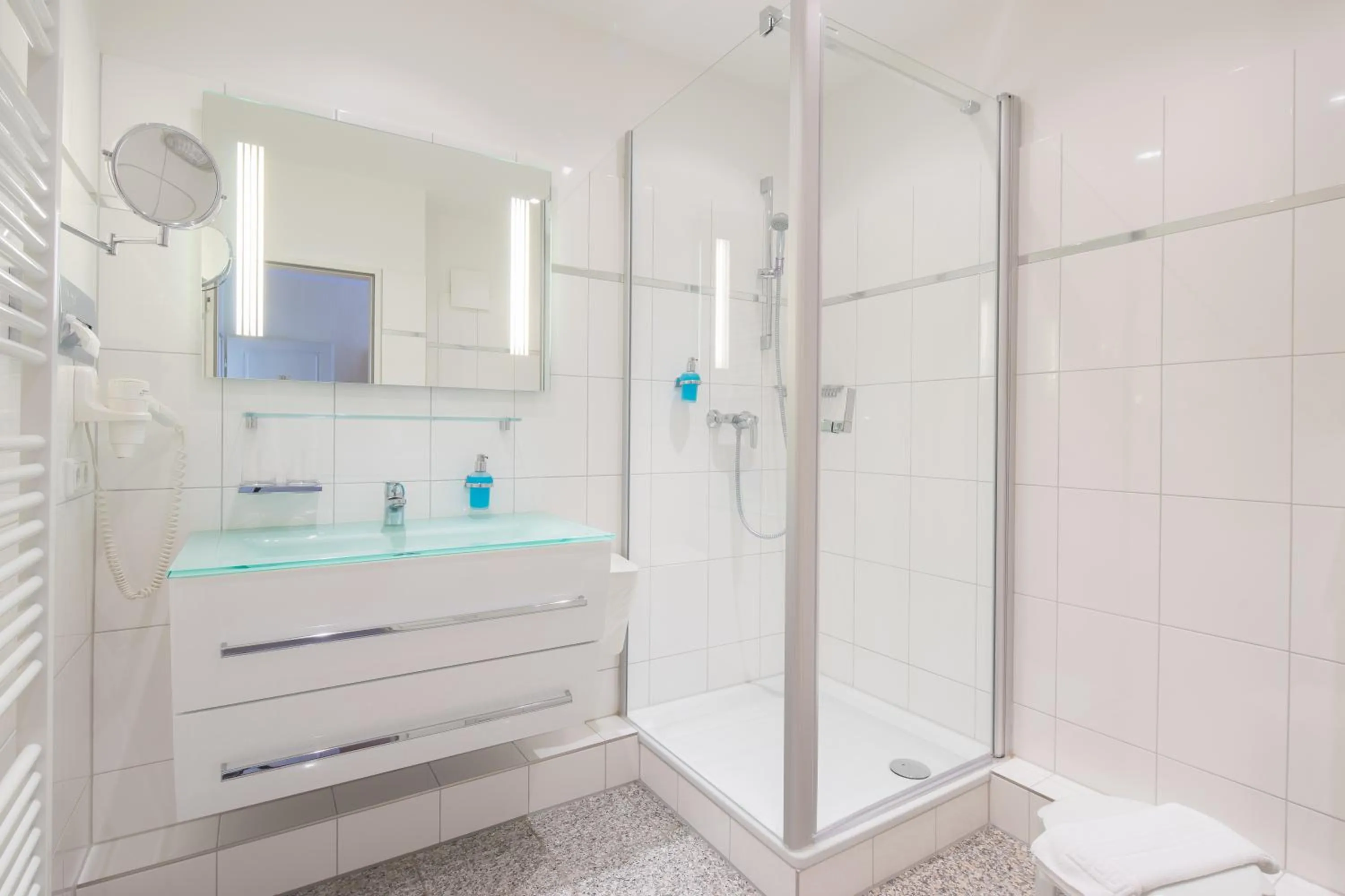 Shower in Hotel Bellevue