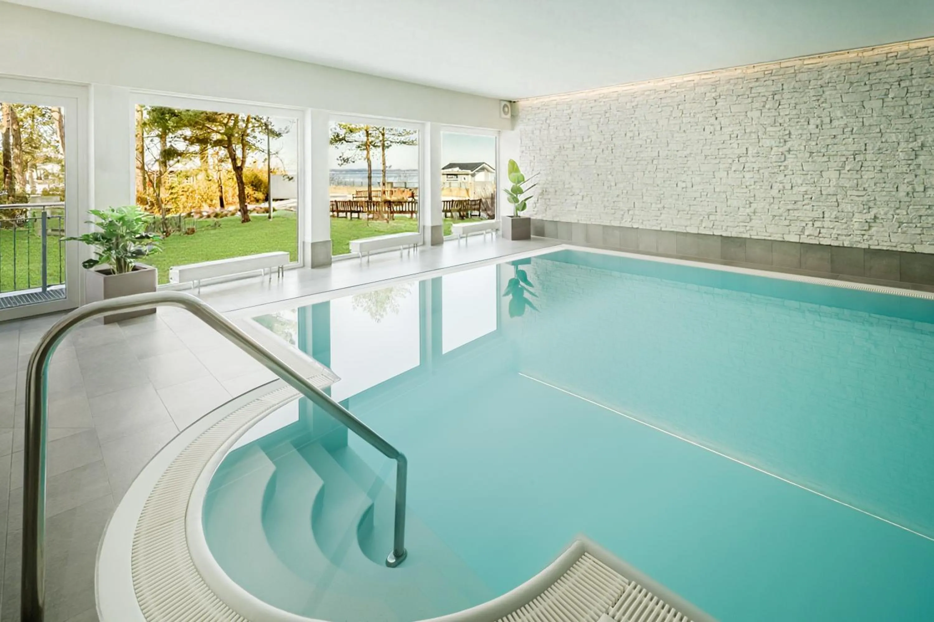 Swimming pool in Hotel Bellevue