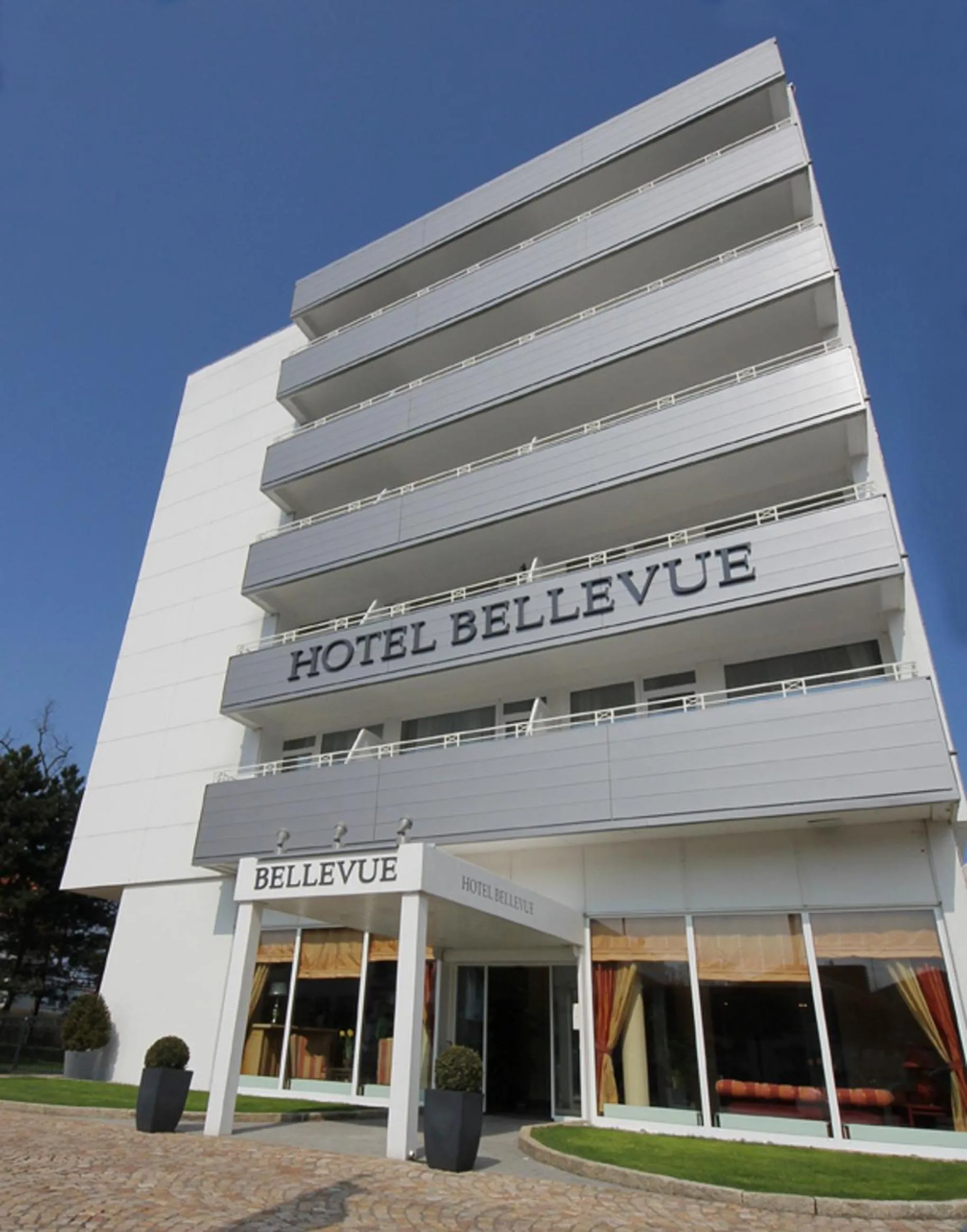 Facade/entrance in Hotel Bellevue