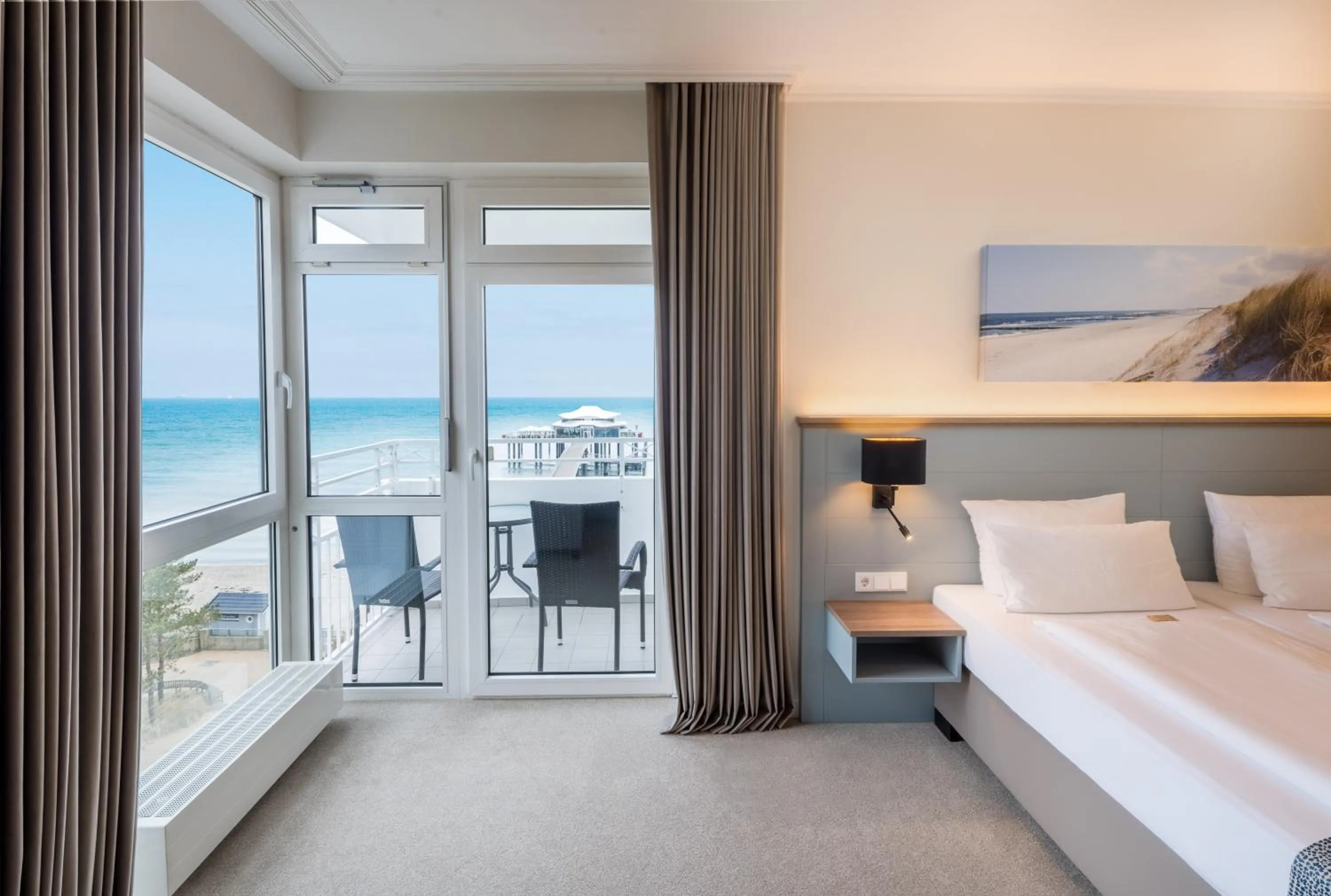View (from property/room), Bed in Hotel Bellevue