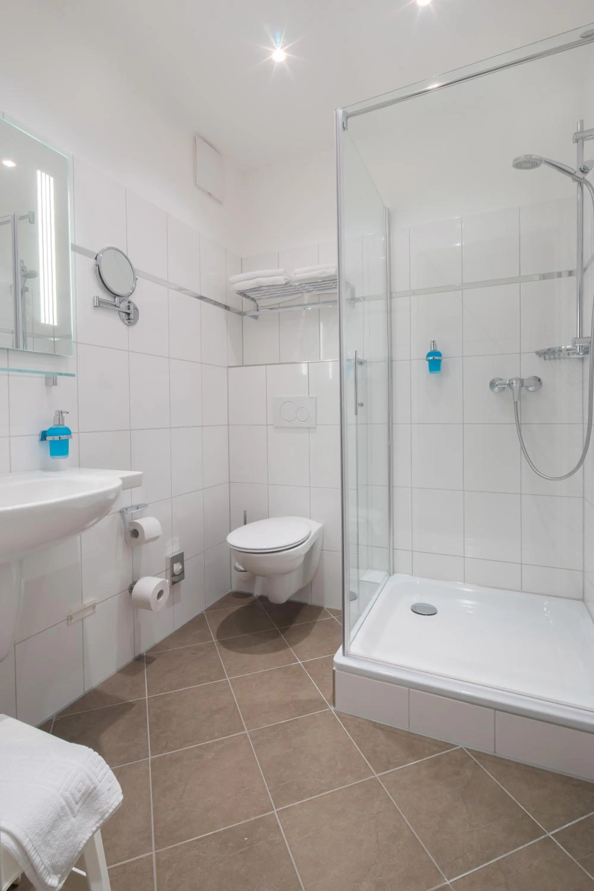 Shower in Hotel Bellevue