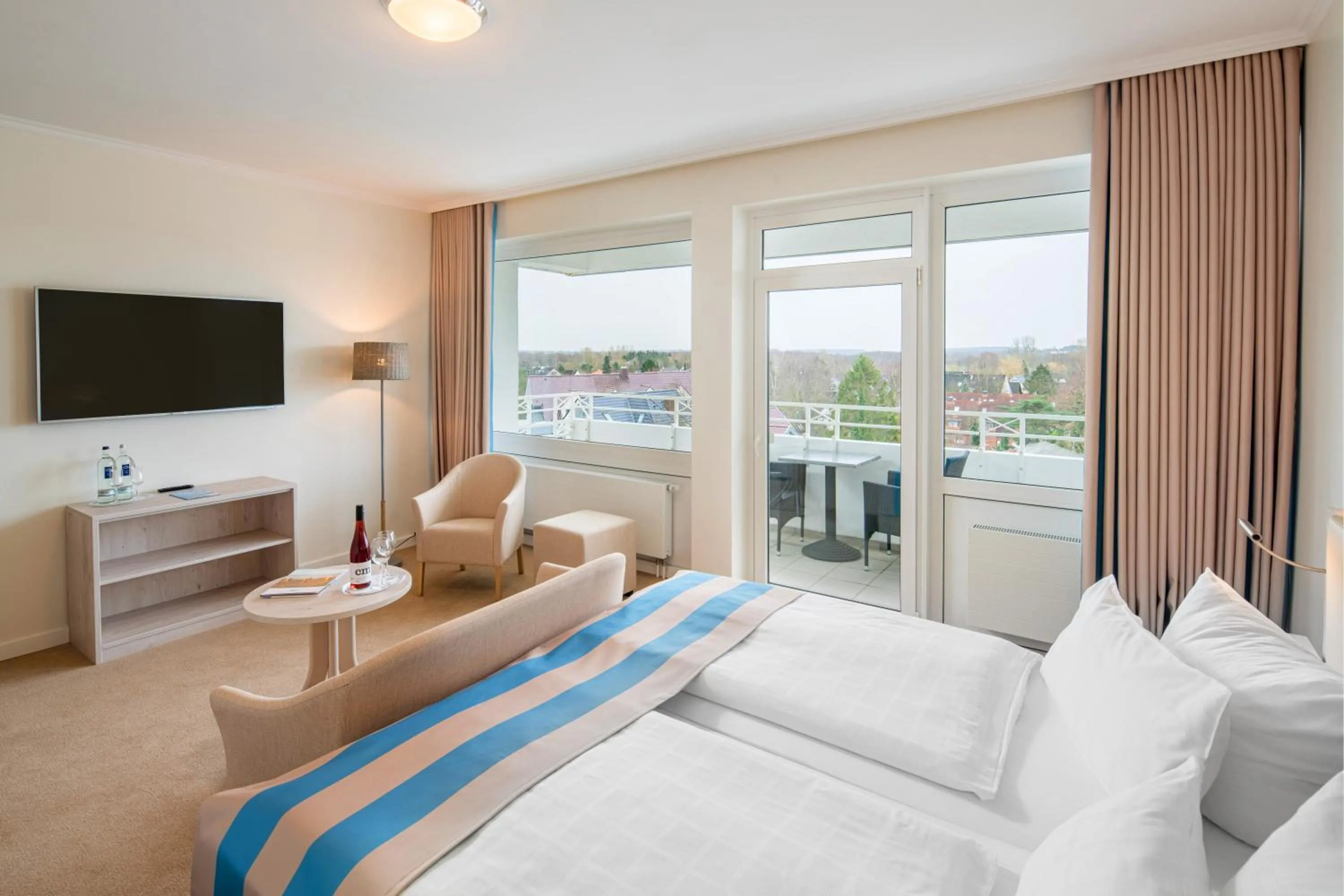 Street view, Bed in Hotel Bellevue