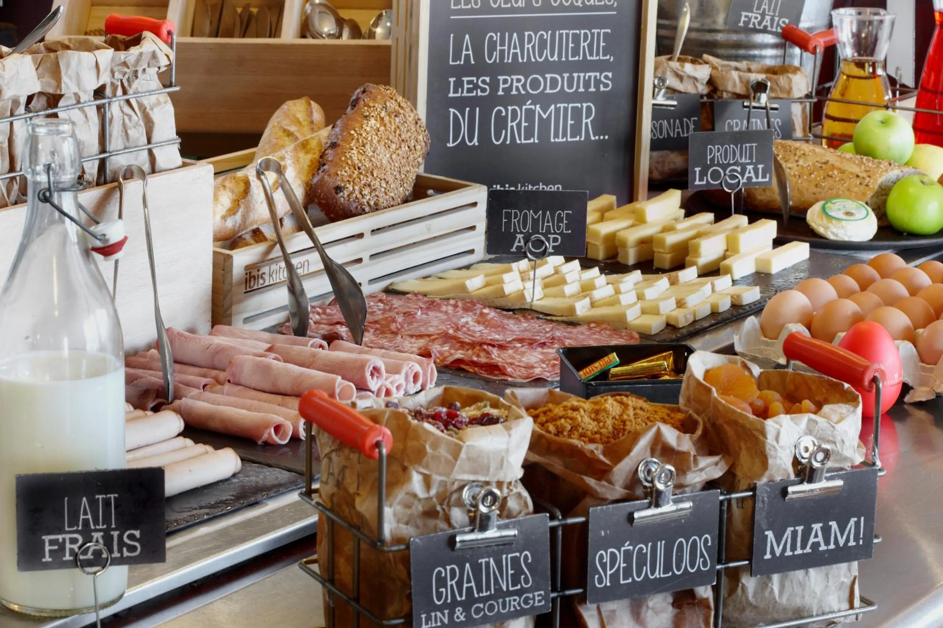 Restaurant/places to eat in ibis Lyon Caluire Cité Internationale