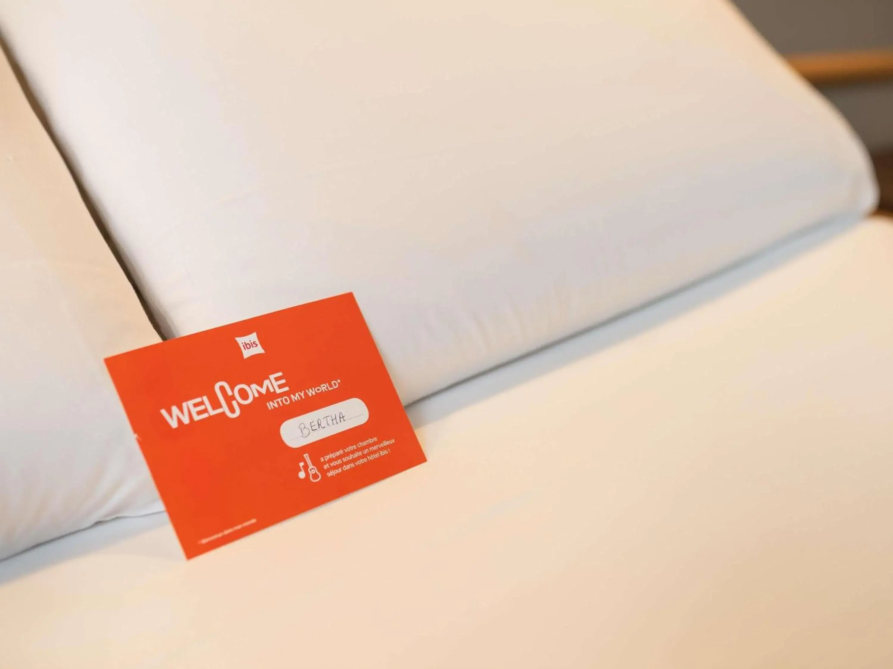 Property building, Bed in ibis Lyon Caluire Cité Internationale Property building, Bed in ibis Lyon Caluire Cité Internationale