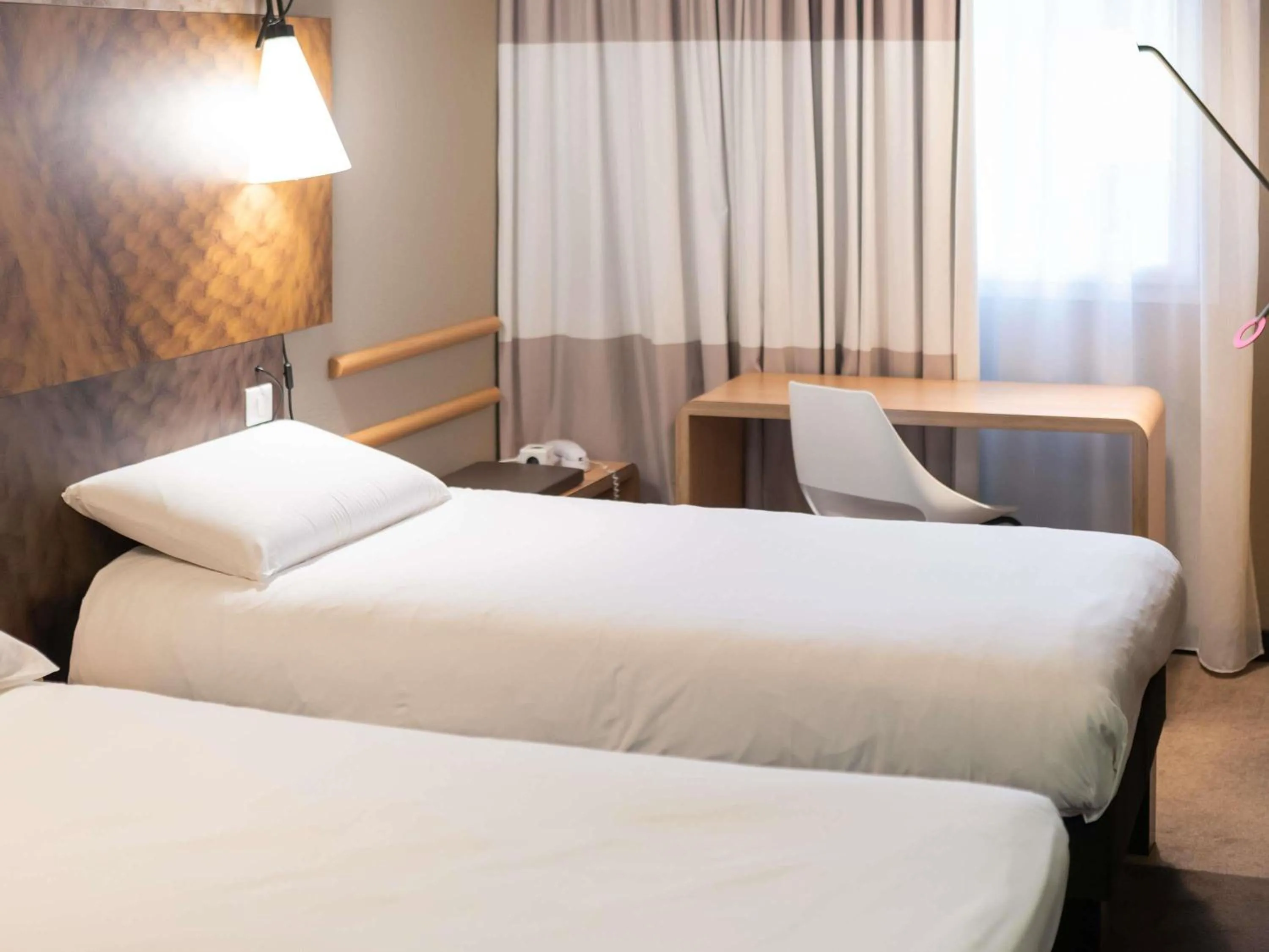 Property building, Bed in ibis Lyon Caluire Cité Internationale