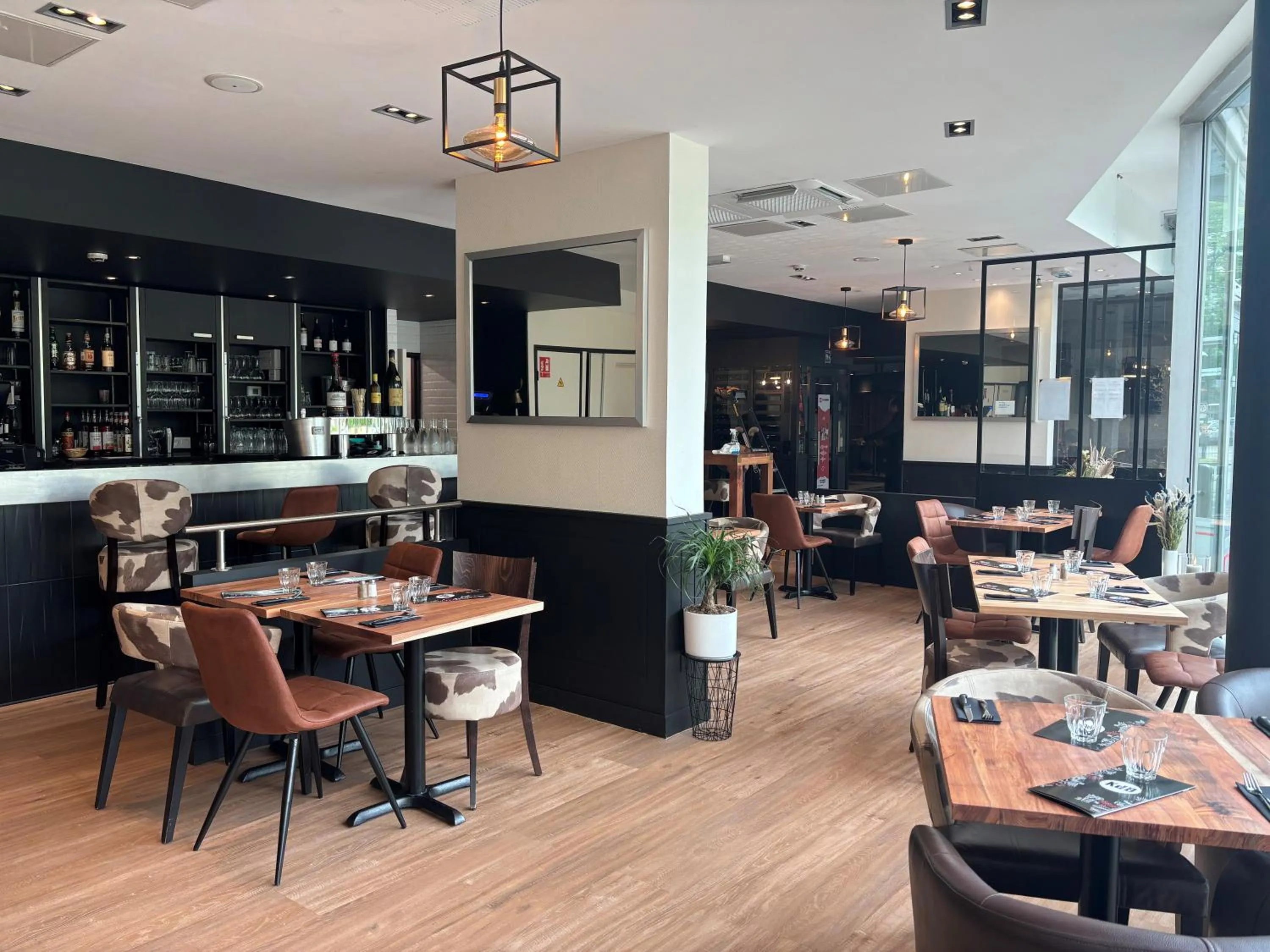 Restaurant/places to eat in ibis Lyon Caluire Cité Internationale