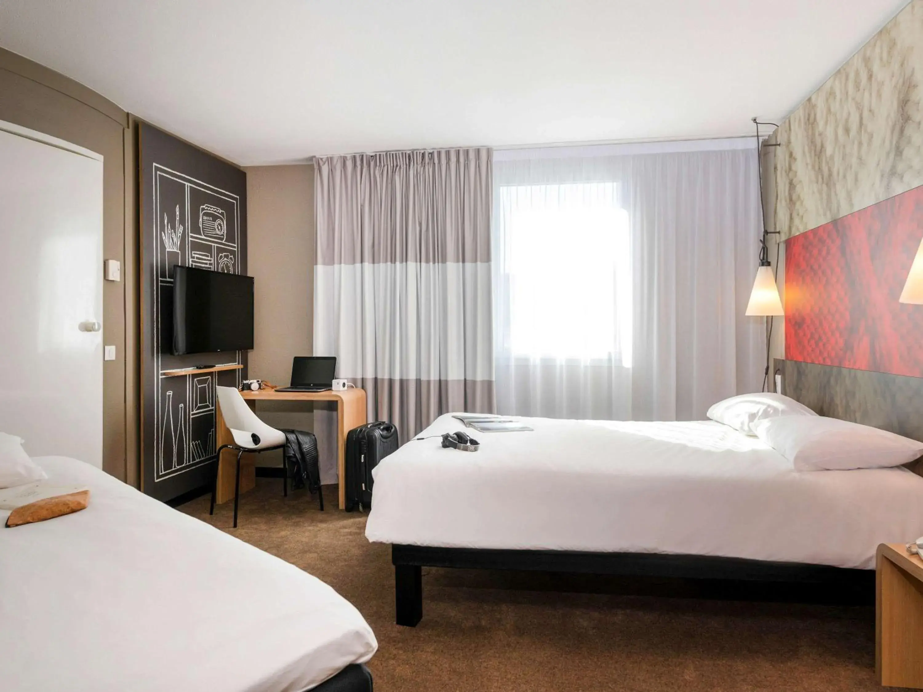 Photo of the whole room, Bed in ibis Lyon Caluire Cité Internationale Photo of the whole room, Bed in ibis Lyon Caluire Cité Internationale