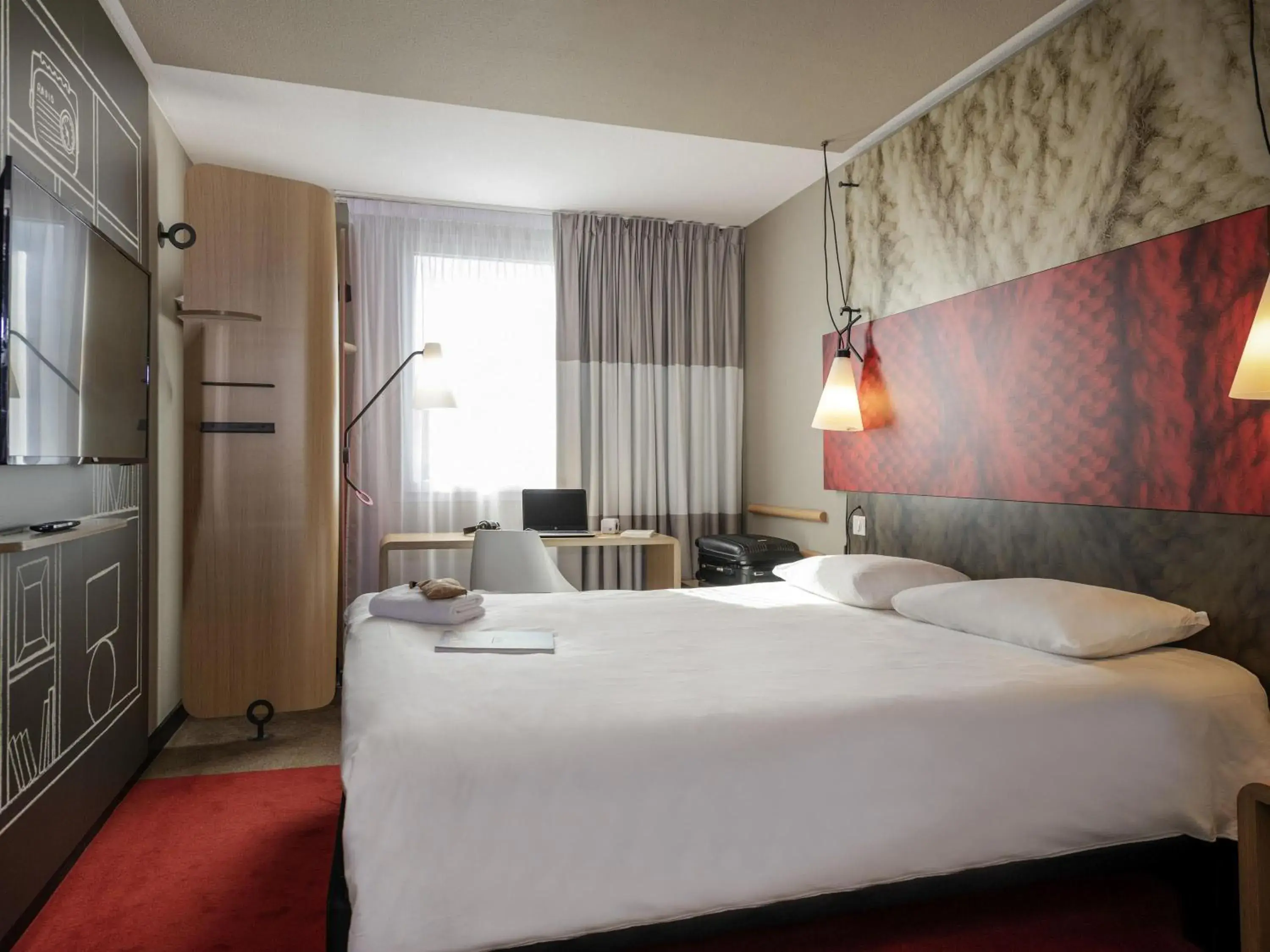 Bedroom, Bed in ibis Lyon Caluire Cité Internationale Bedroom, Bed in ibis Lyon Caluire Cité Internationale