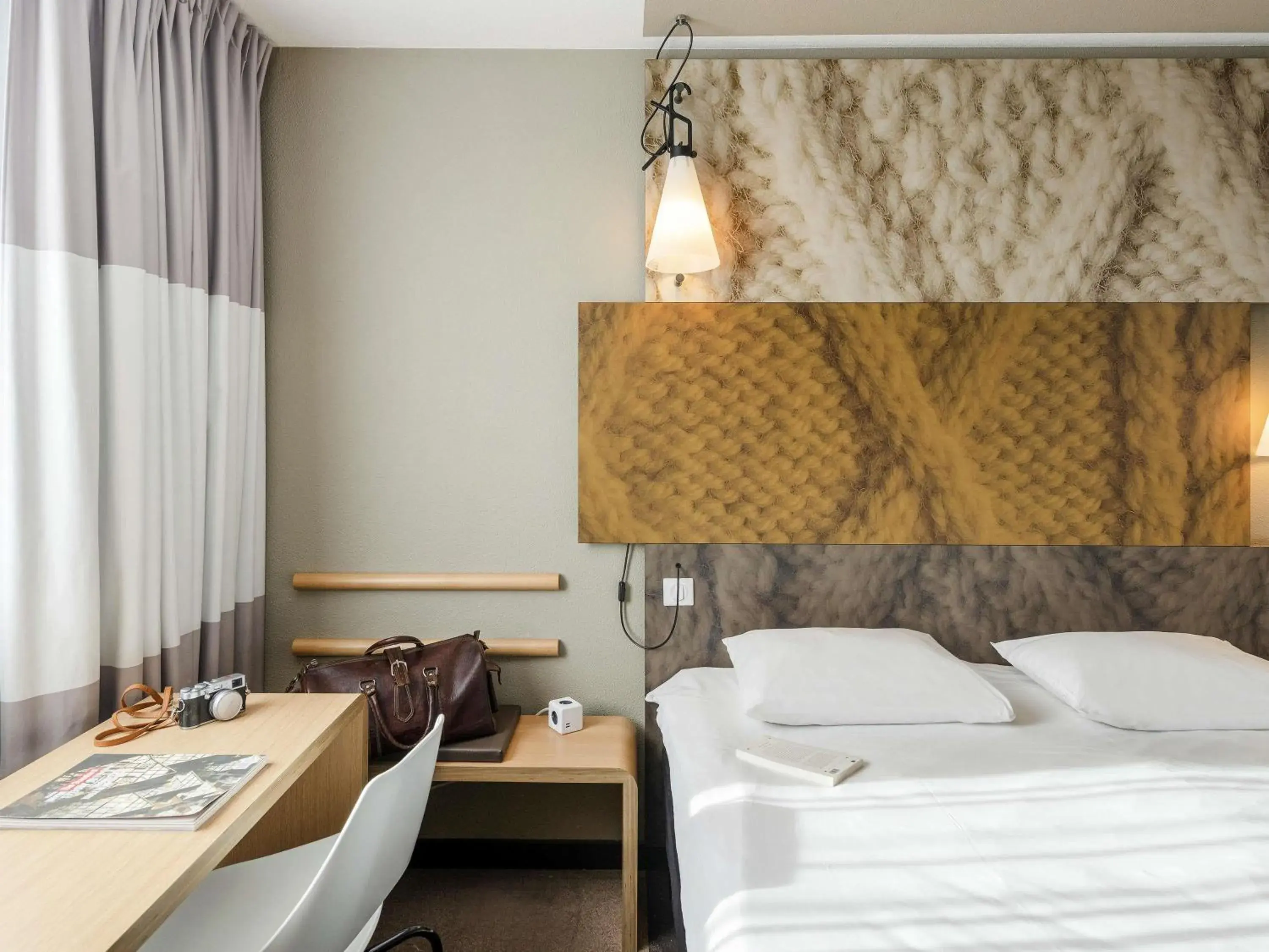 Bedroom, Bed in ibis Lyon Caluire Cité Internationale Bedroom, Bed in ibis Lyon Caluire Cité Internationale