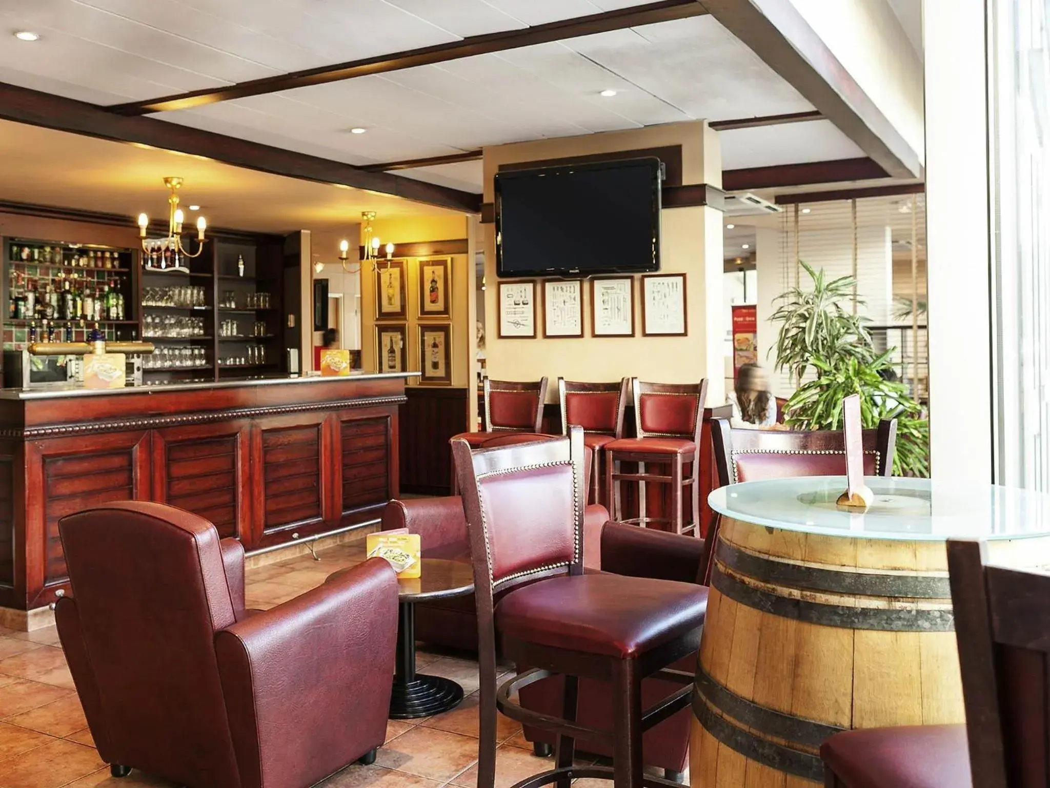 Lounge or bar in ibis Lyon Caluire Cité Internationale Lounge or bar in ibis Lyon Caluire Cité Internationale