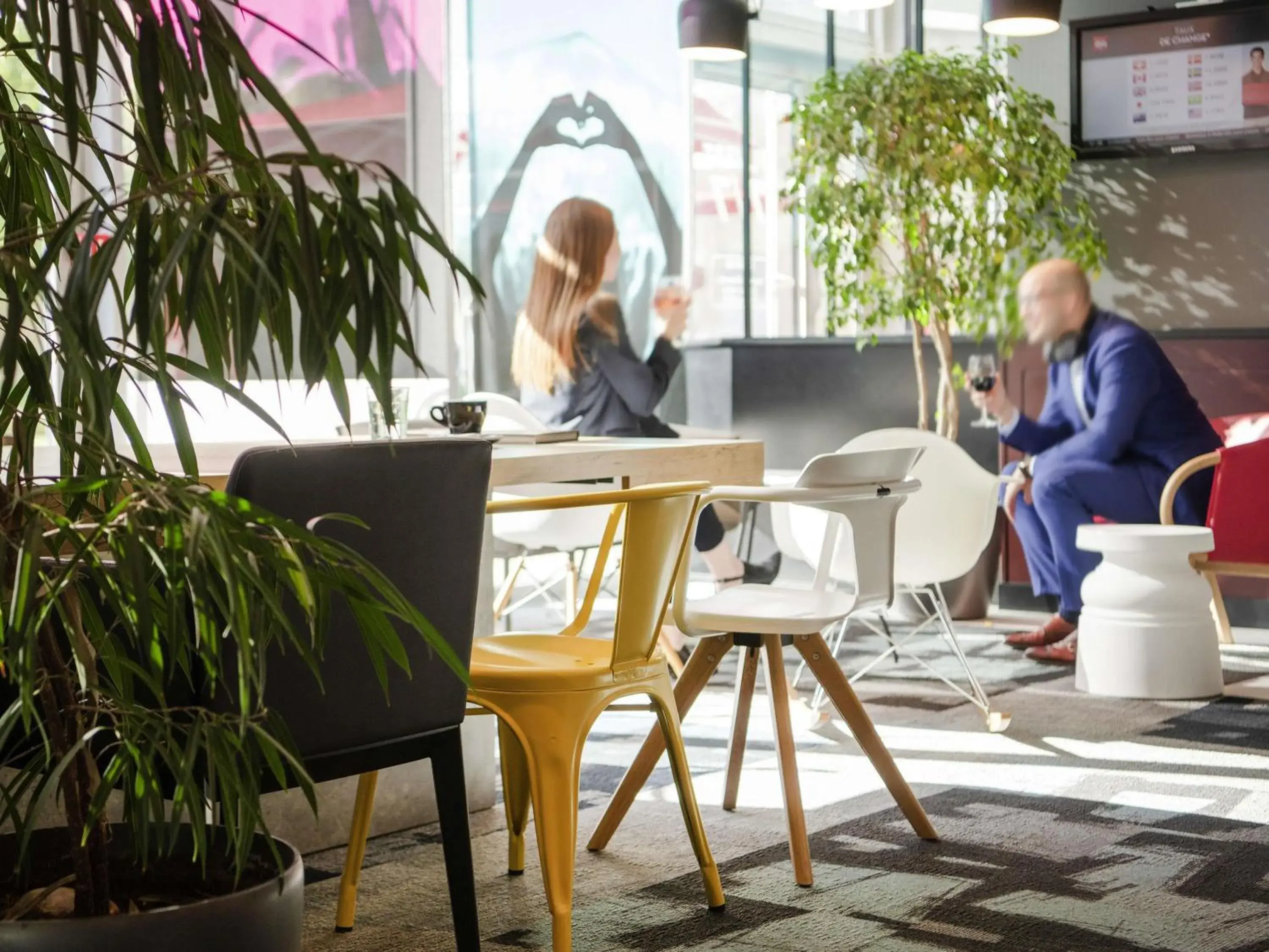 Lounge or bar in ibis Lyon Caluire Cité Internationale Lounge or bar in ibis Lyon Caluire Cité Internationale