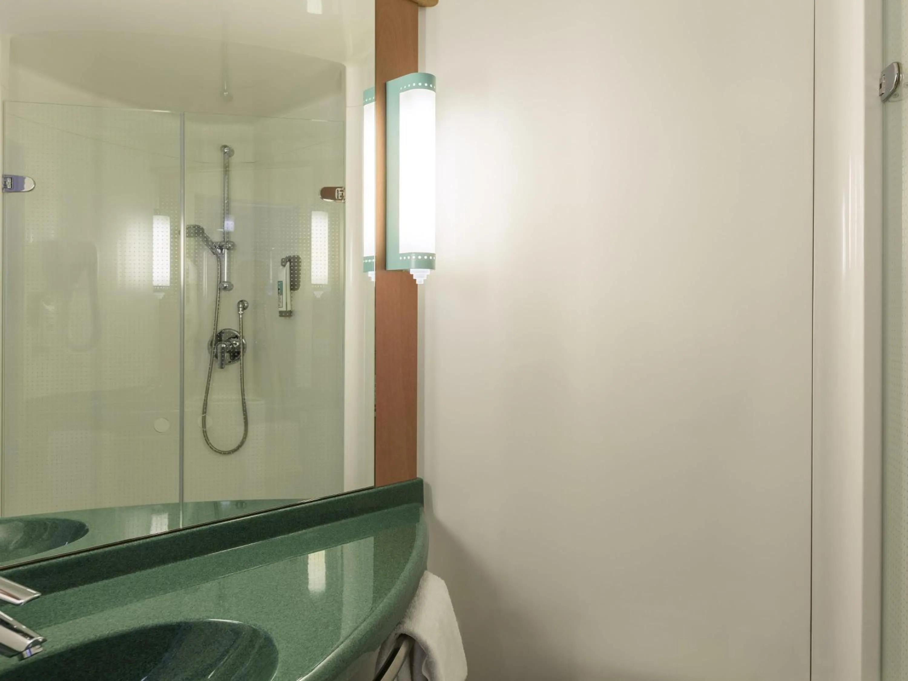 Bedroom in ibis Lyon Caluire Cité Internationale