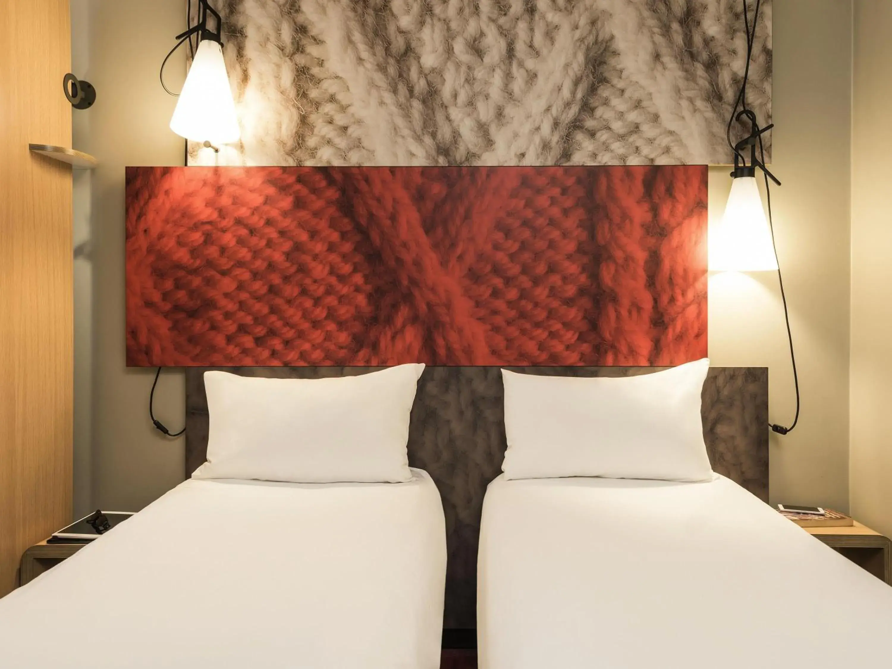 Bedroom, Bed in ibis Lyon Caluire Cité Internationale Bedroom, Bed in ibis Lyon Caluire Cité Internationale