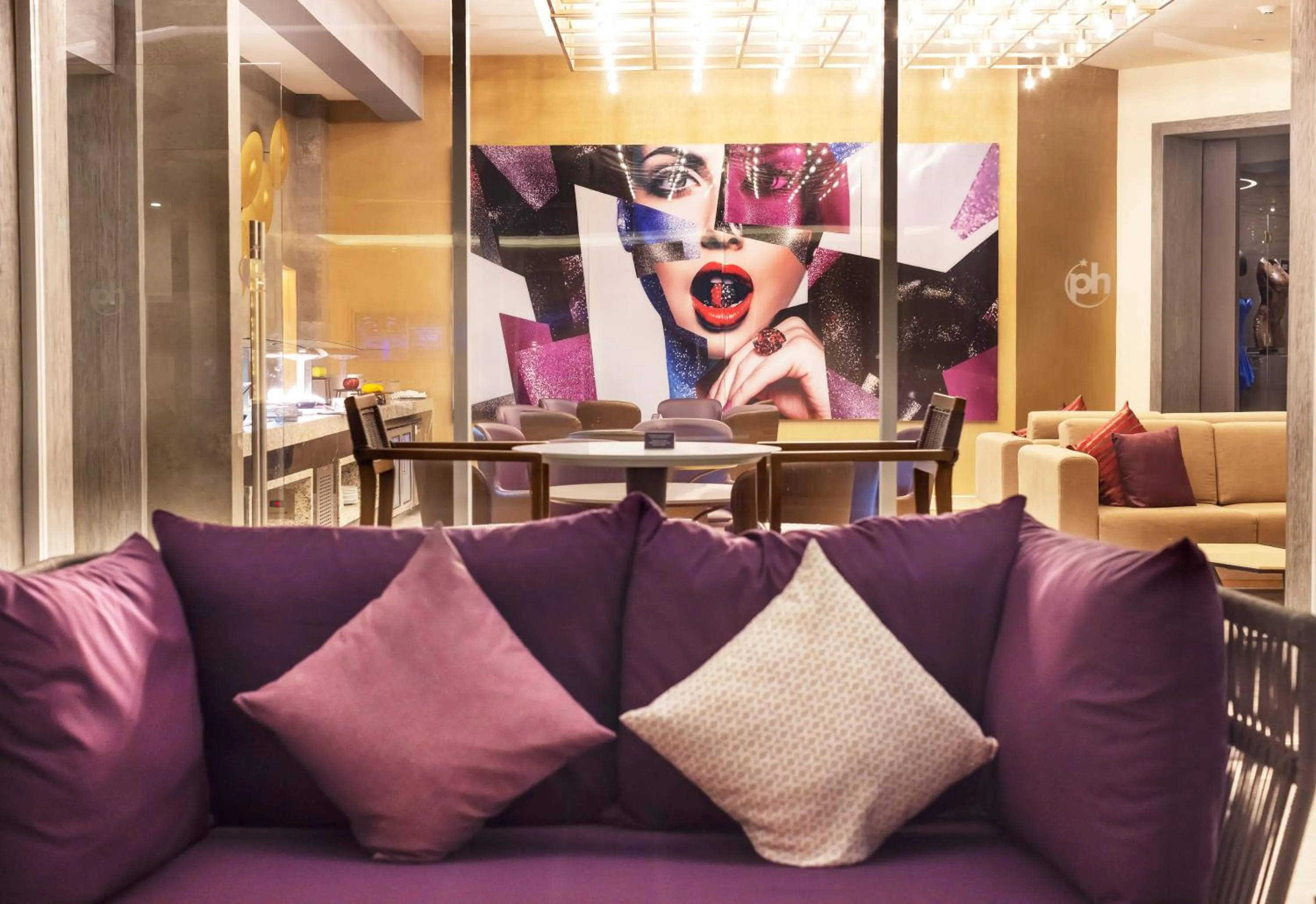 Lounge or bar in Planet Hollywood Cancun Adult Scene by Royalton, An Autograph Collection All-Inclusive Resort - Adults Only