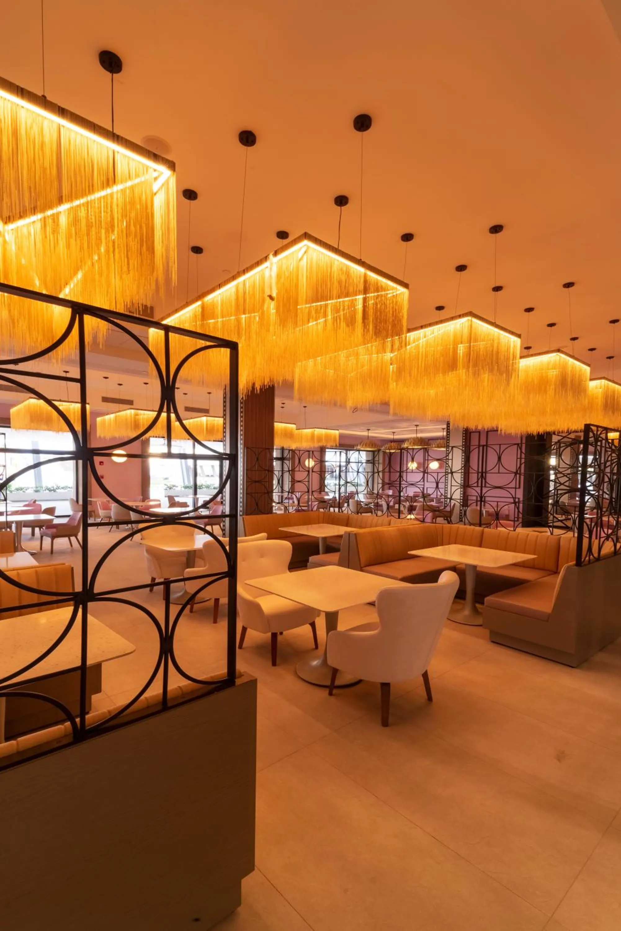 Restaurant/places to eat in Planet Hollywood Cancun Adult Scene by Royalton, An Autograph Collection All-Inclusive Resort - Adults Only