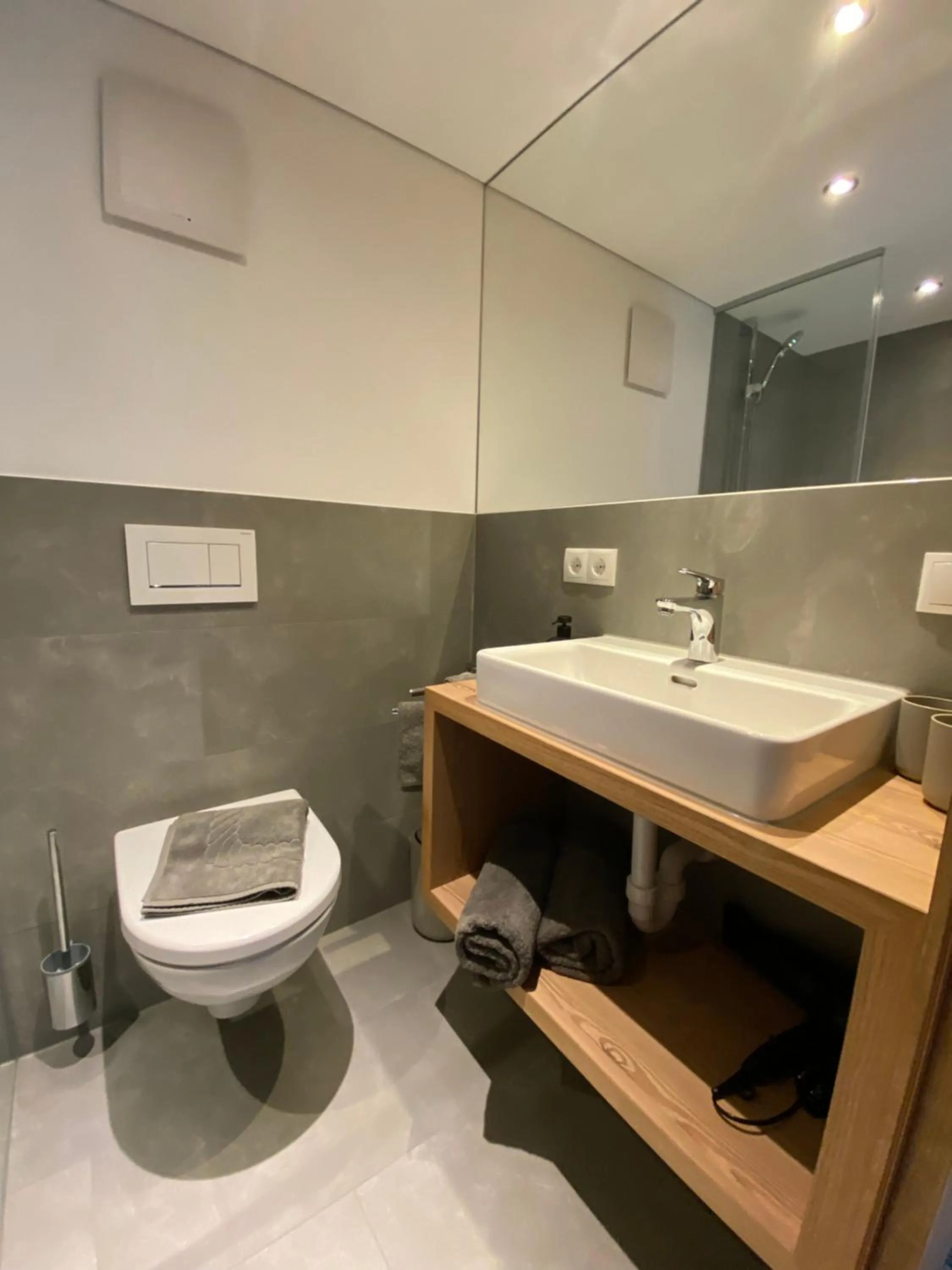 Shower in Gasthaus Sulzfluh