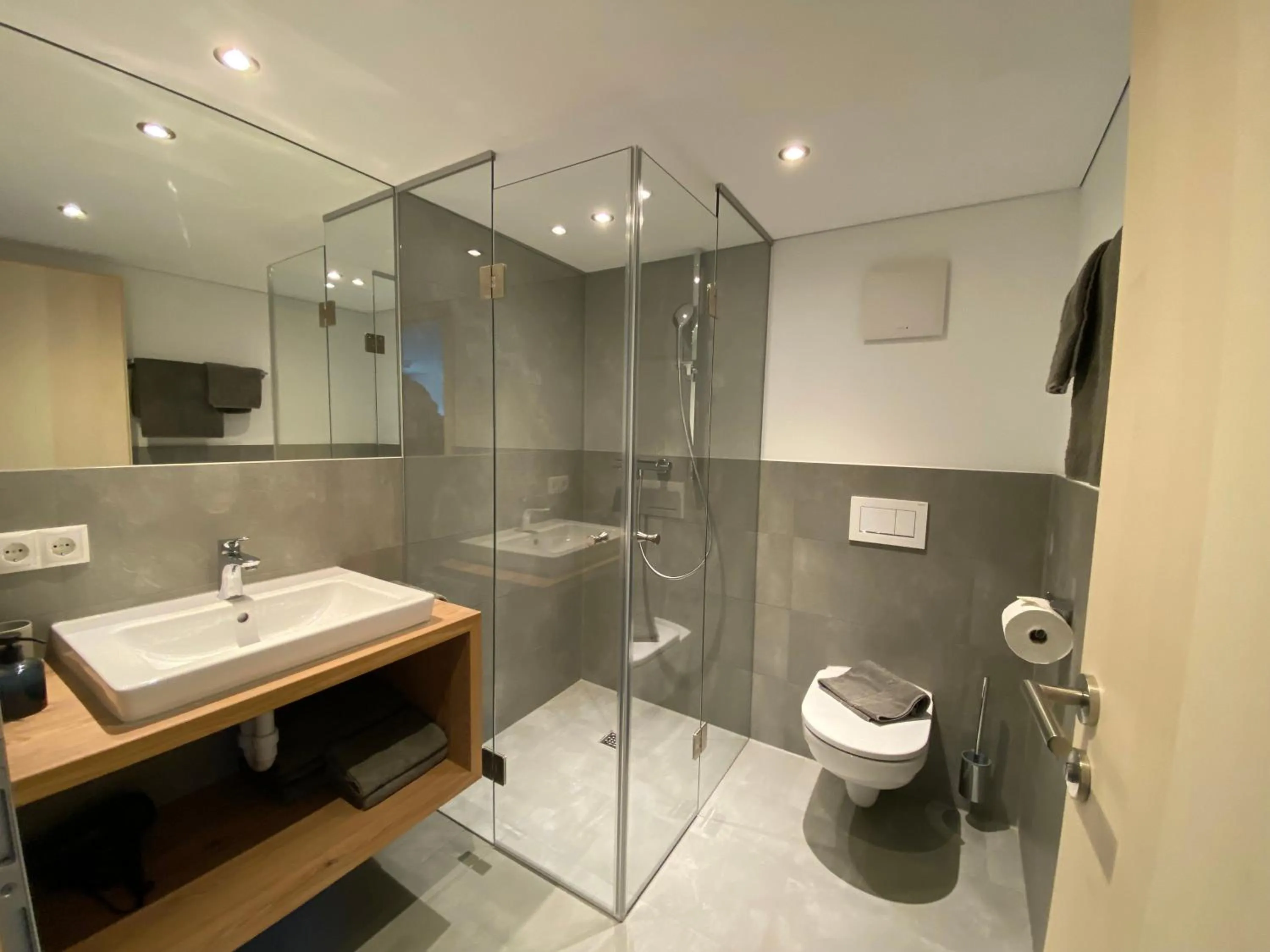 Shower in Gasthaus Sulzfluh