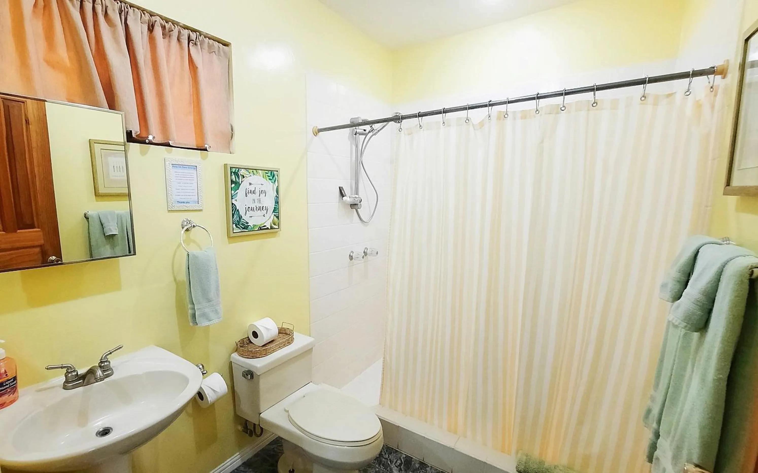 Toilet in Vista Canyon Inn