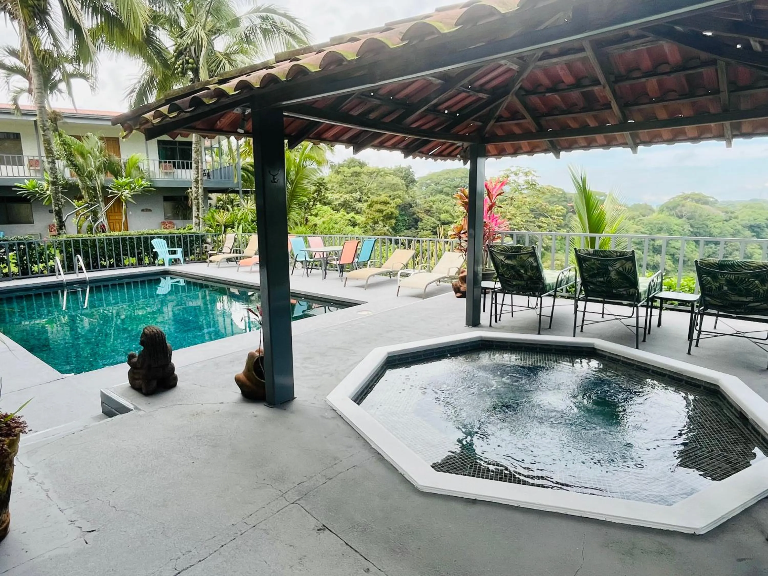 Pool view in Vista Canyon Inn