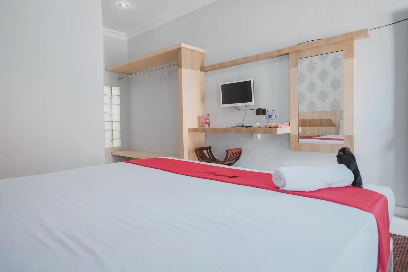 Bedroom in RedDoorz Syariah near RSUD Kolonel Abundjani Bangko