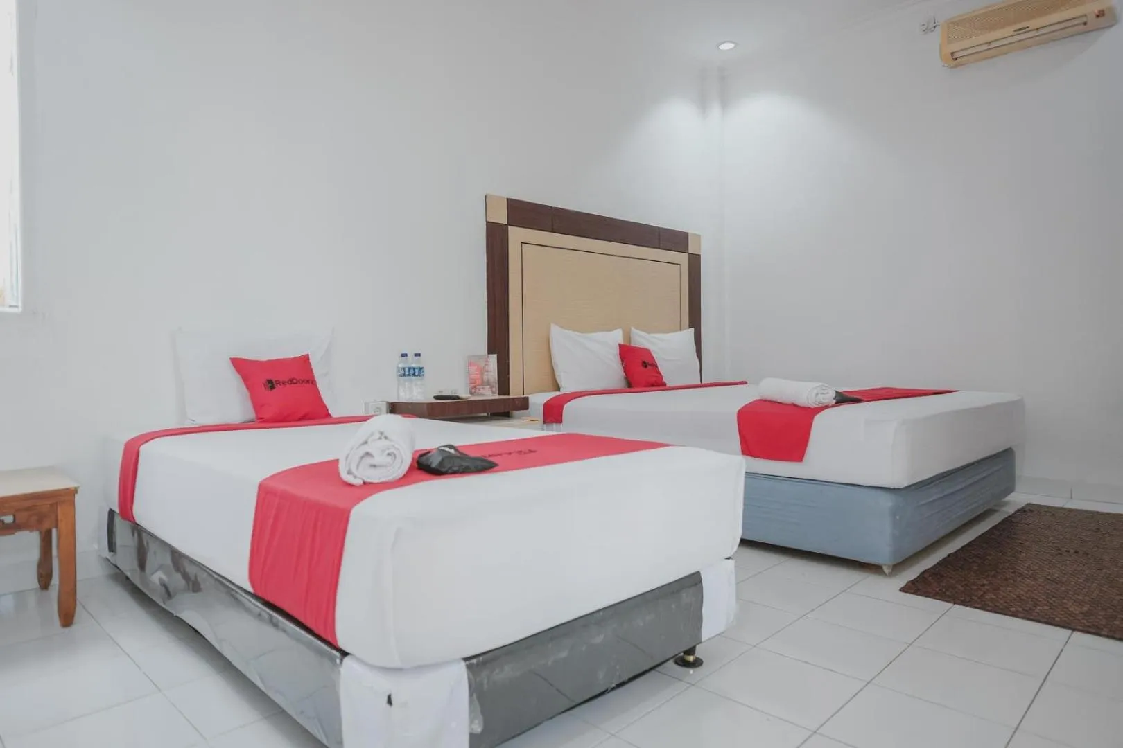 Bedroom in RedDoorz Syariah near RSUD Kolonel Abundjani Bangko