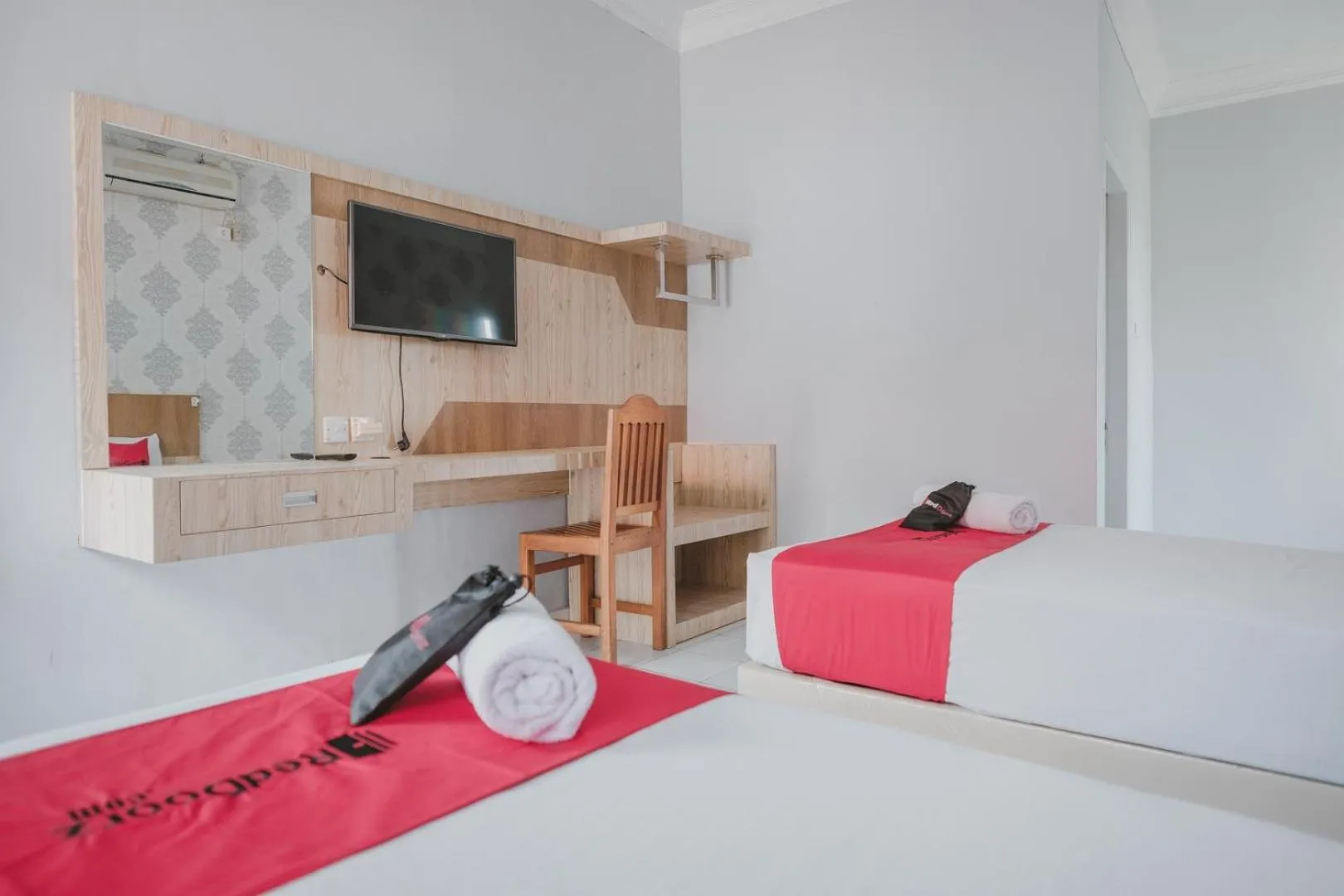 Bedroom in RedDoorz Syariah near RSUD Kolonel Abundjani Bangko