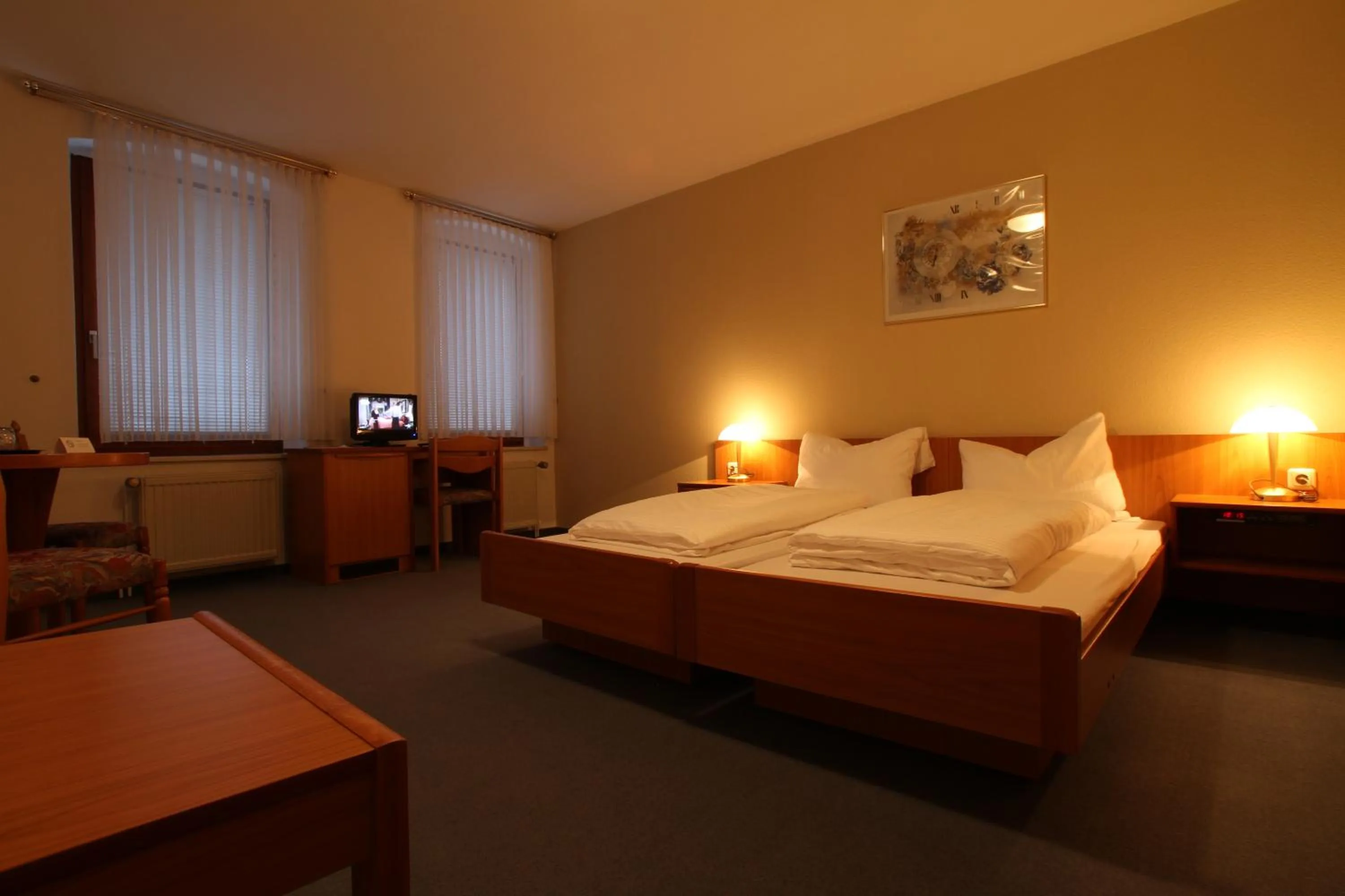 Restaurant/places to eat, Bed in Hotel Weisse Taube