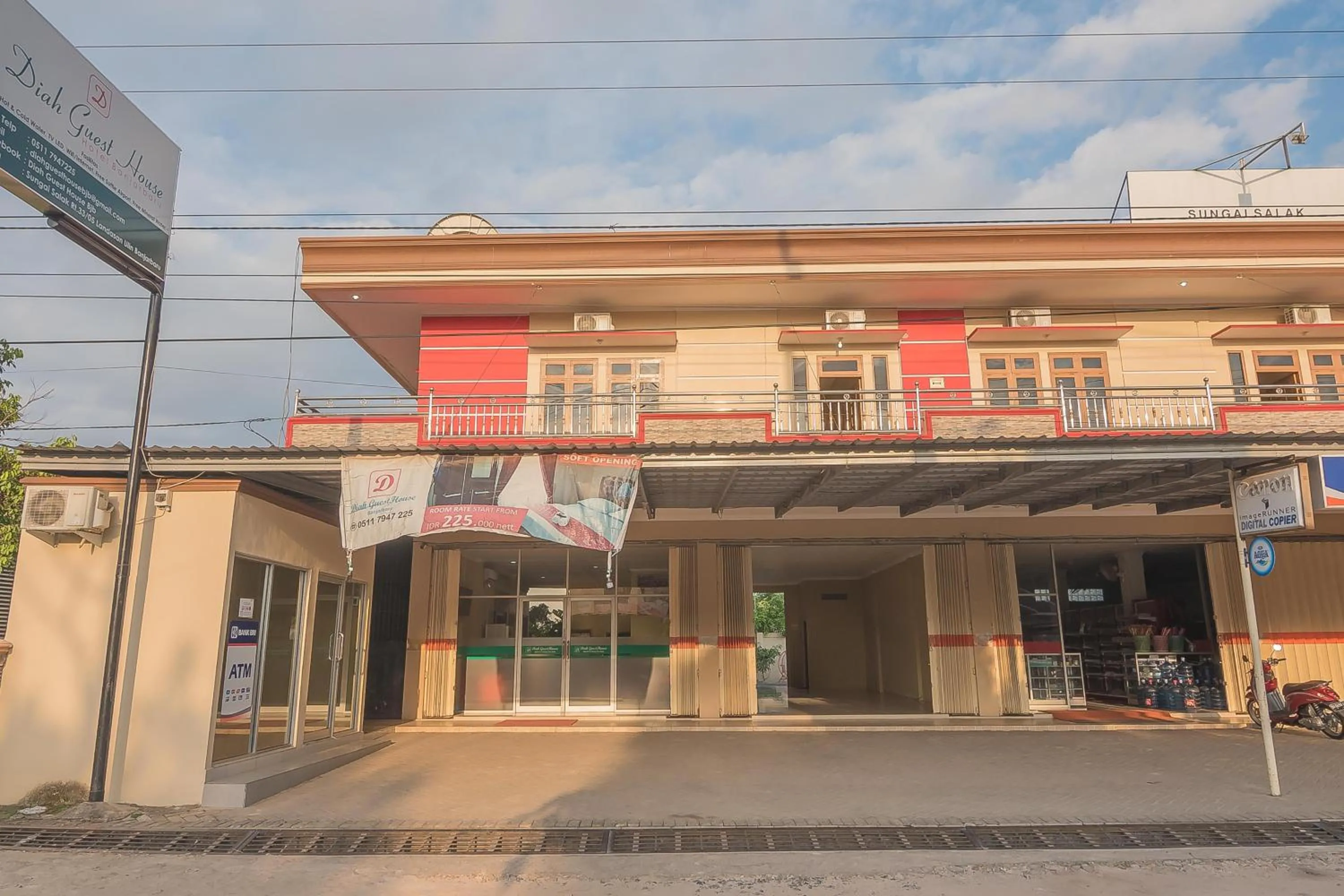 RedDoorz Plus near Syamsudin Noor Airport 3
