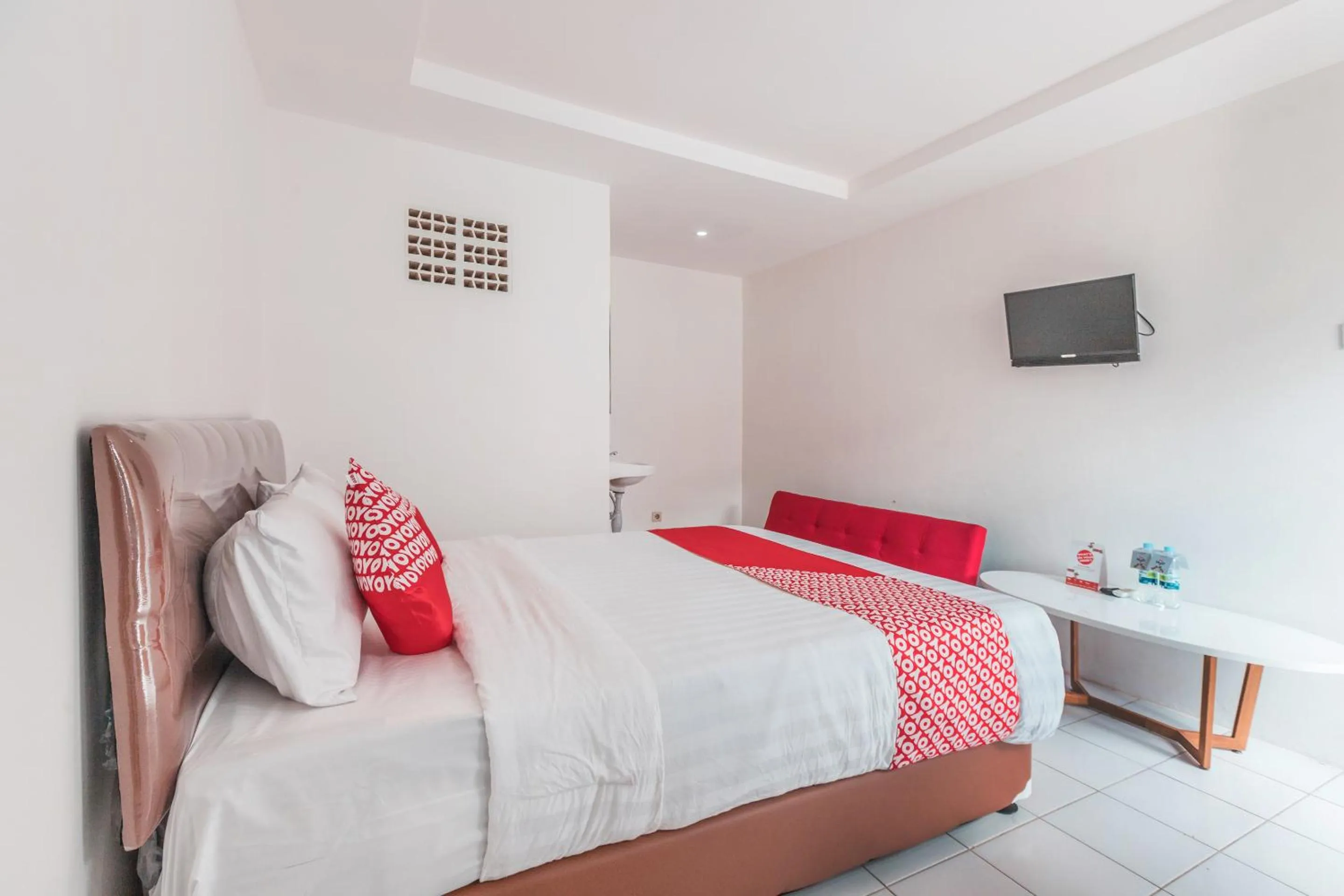 Bedroom, Bed in OYO 947 Angel Home Stay Syariah Near Atrium Pondok Gede, Museum Monumen Pancasila, Taman Mini