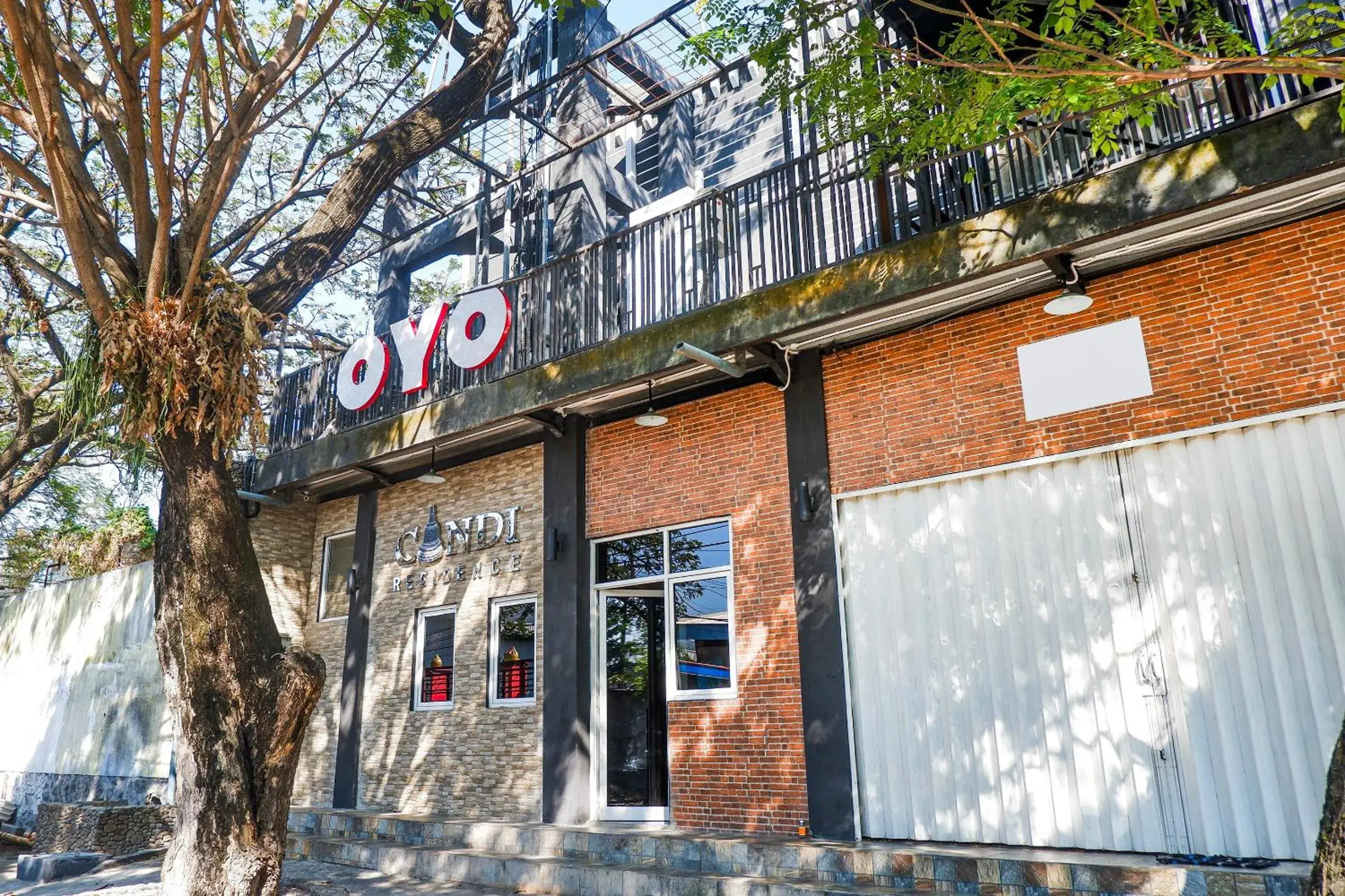 Facade/entrance in Hotel O Candi Residence Facade/entrance in Hotel O Candi Residence