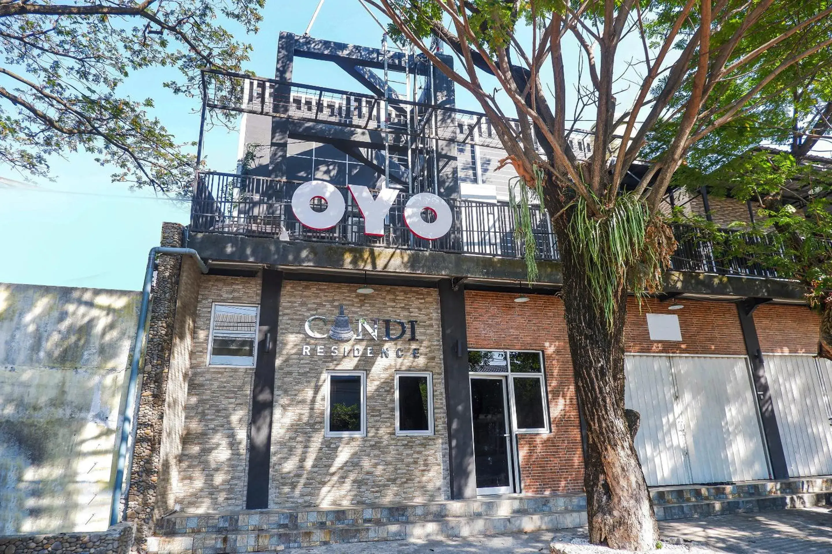 Facade/entrance in Hotel O Candi Residence Facade/entrance in Hotel O Candi Residence