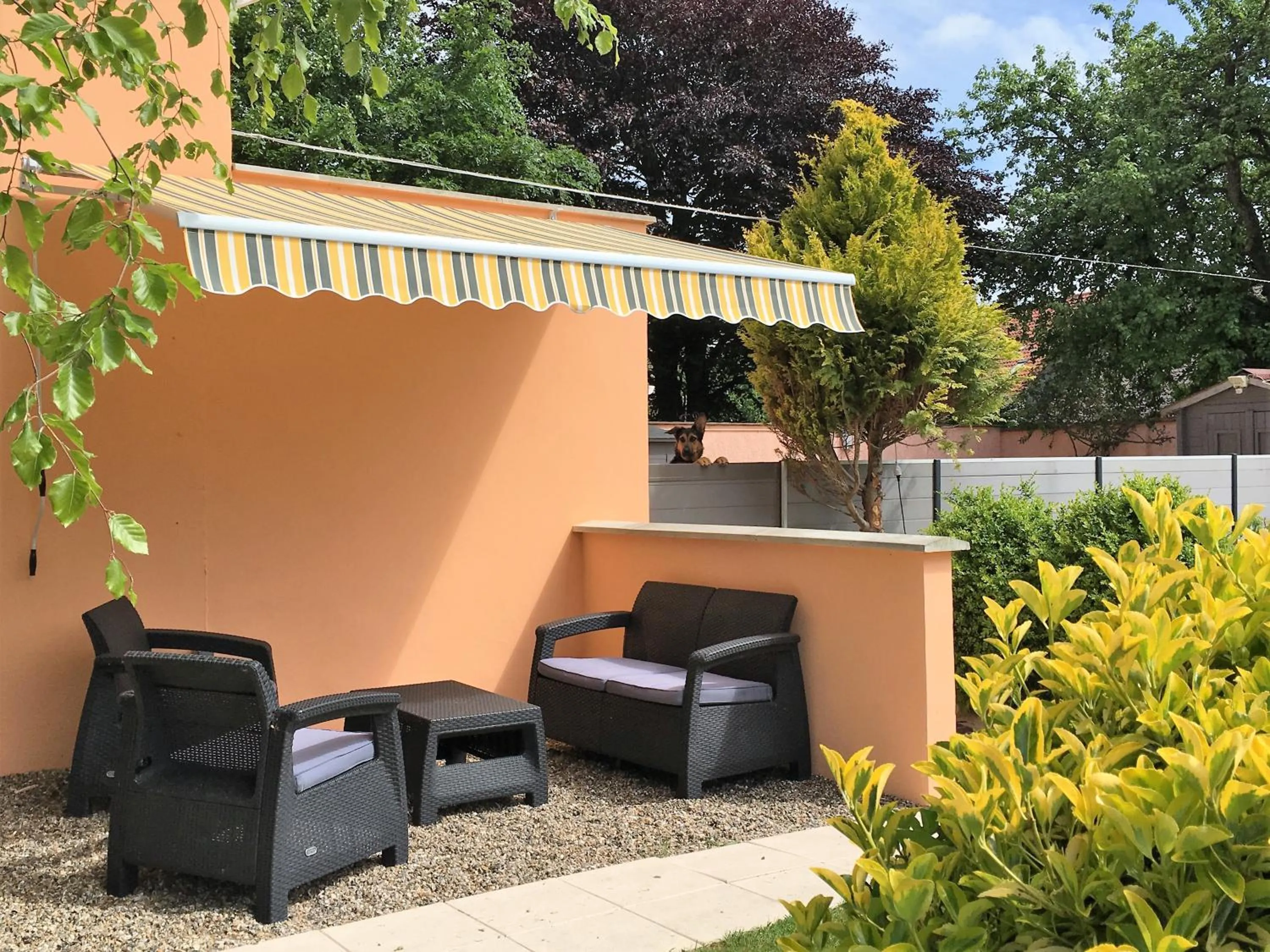Patio in Hôtel et Appart 'hôtel Chez Gino ETAPLES-Le Touquet