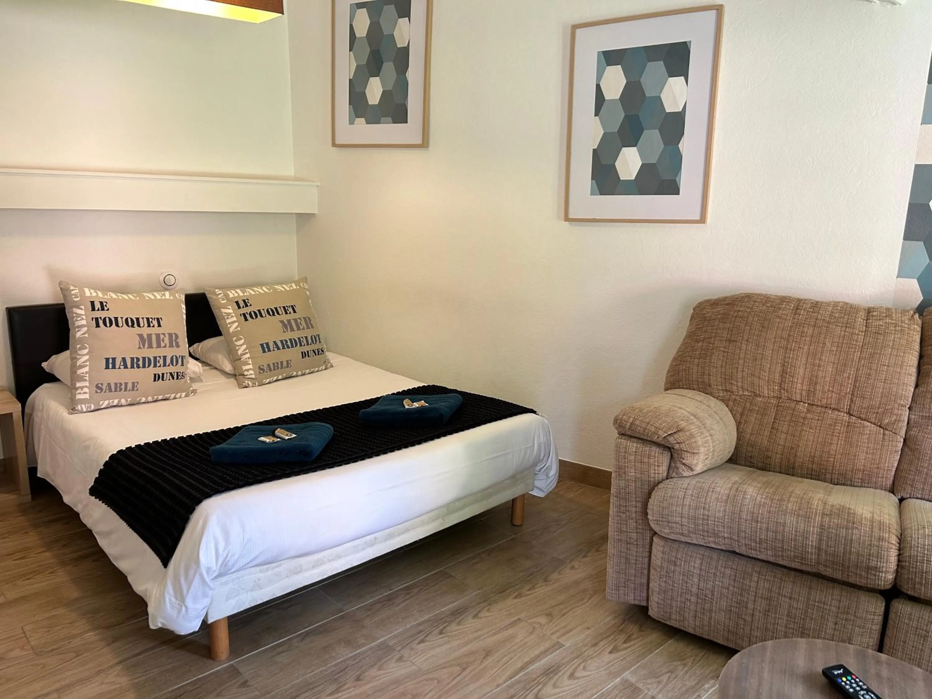 Bed in Hôtel et Appart 'hôtel Chez Gino ETAPLES-Le Touquet