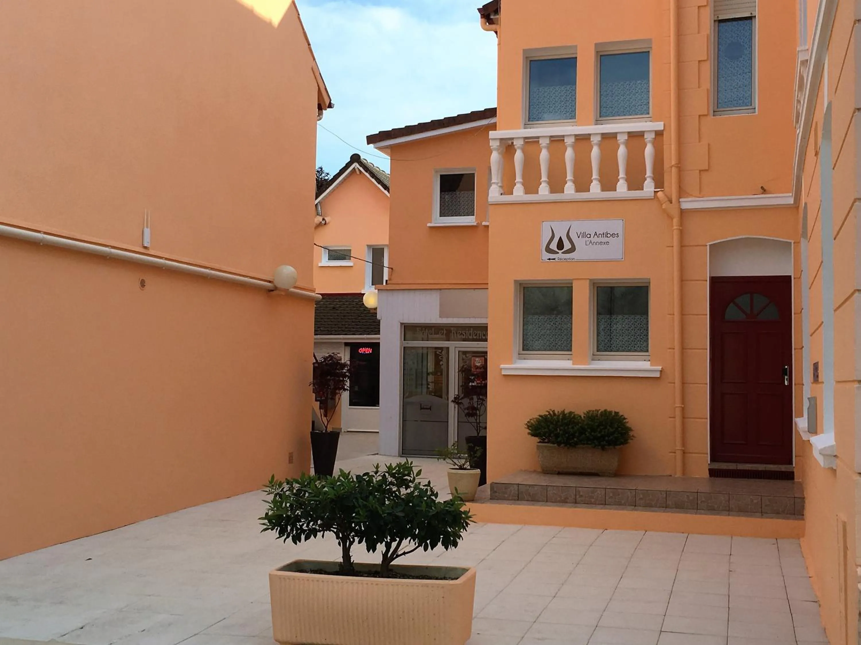 Facade/entrance in Hôtel et Appart 'hôtel Chez Gino ETAPLES-Le Touquet