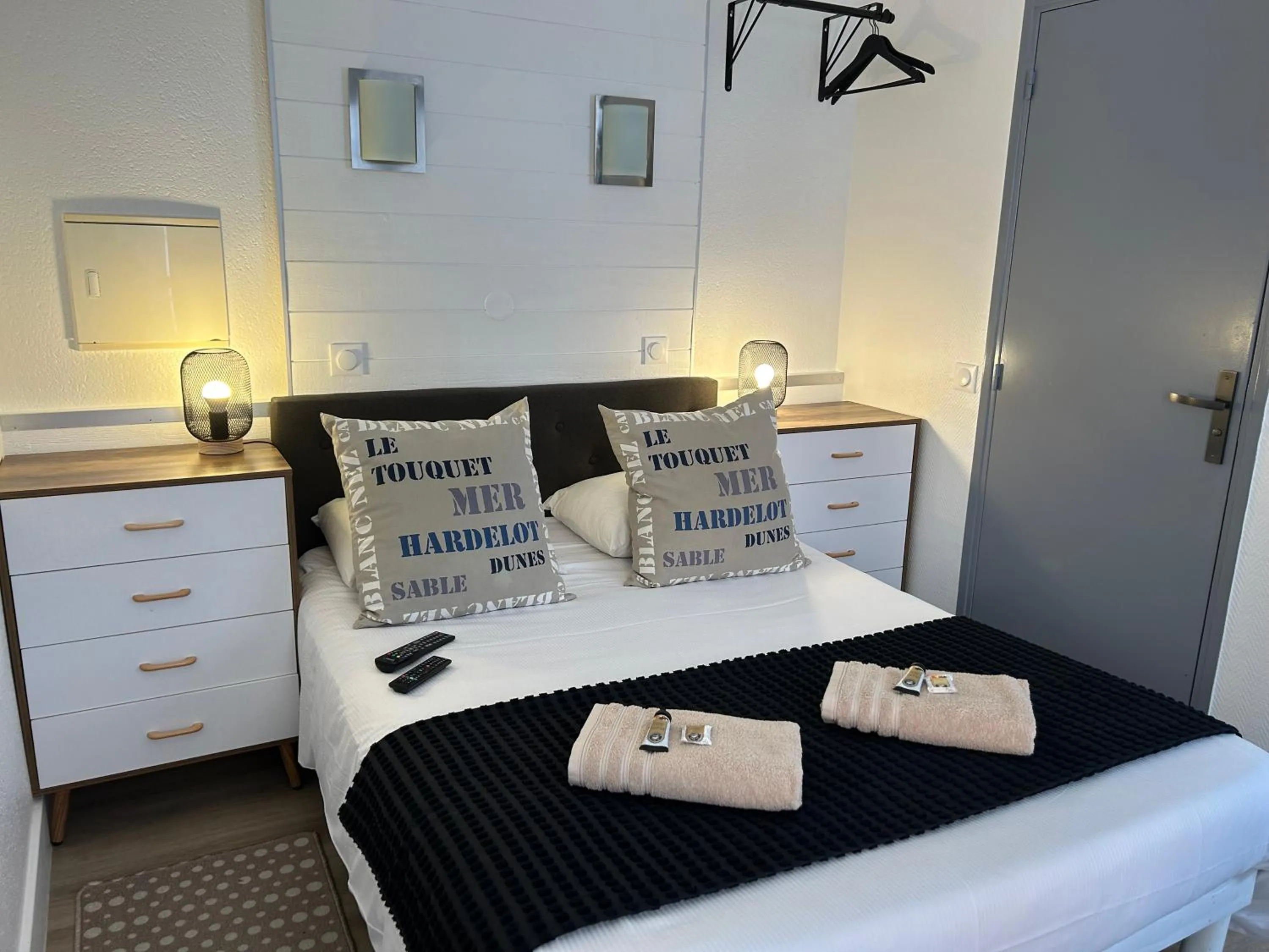 Bed in Hôtel et Appart 'hôtel Chez Gino ETAPLES-Le Touquet