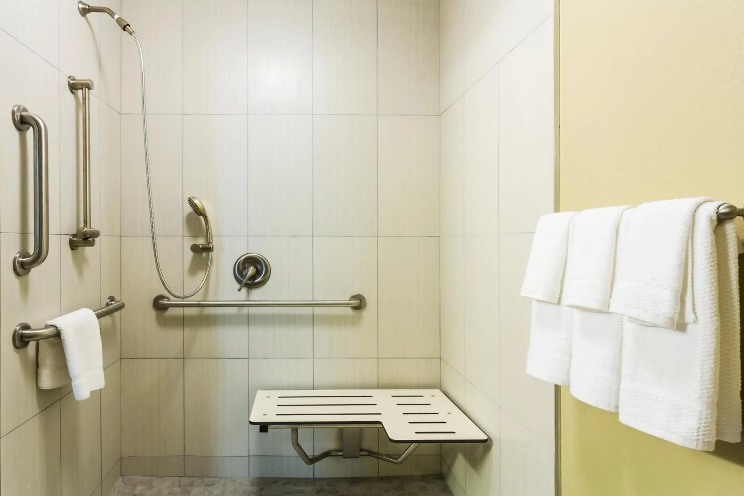 One-Bedroom King Suite with Mobility Accessible Roll-In Shower in Staybridge Suites Atlanta Airport One-Bedroom King Suite with Mobility Accessible Roll-In Shower in Staybridge Suites Atlanta Airport