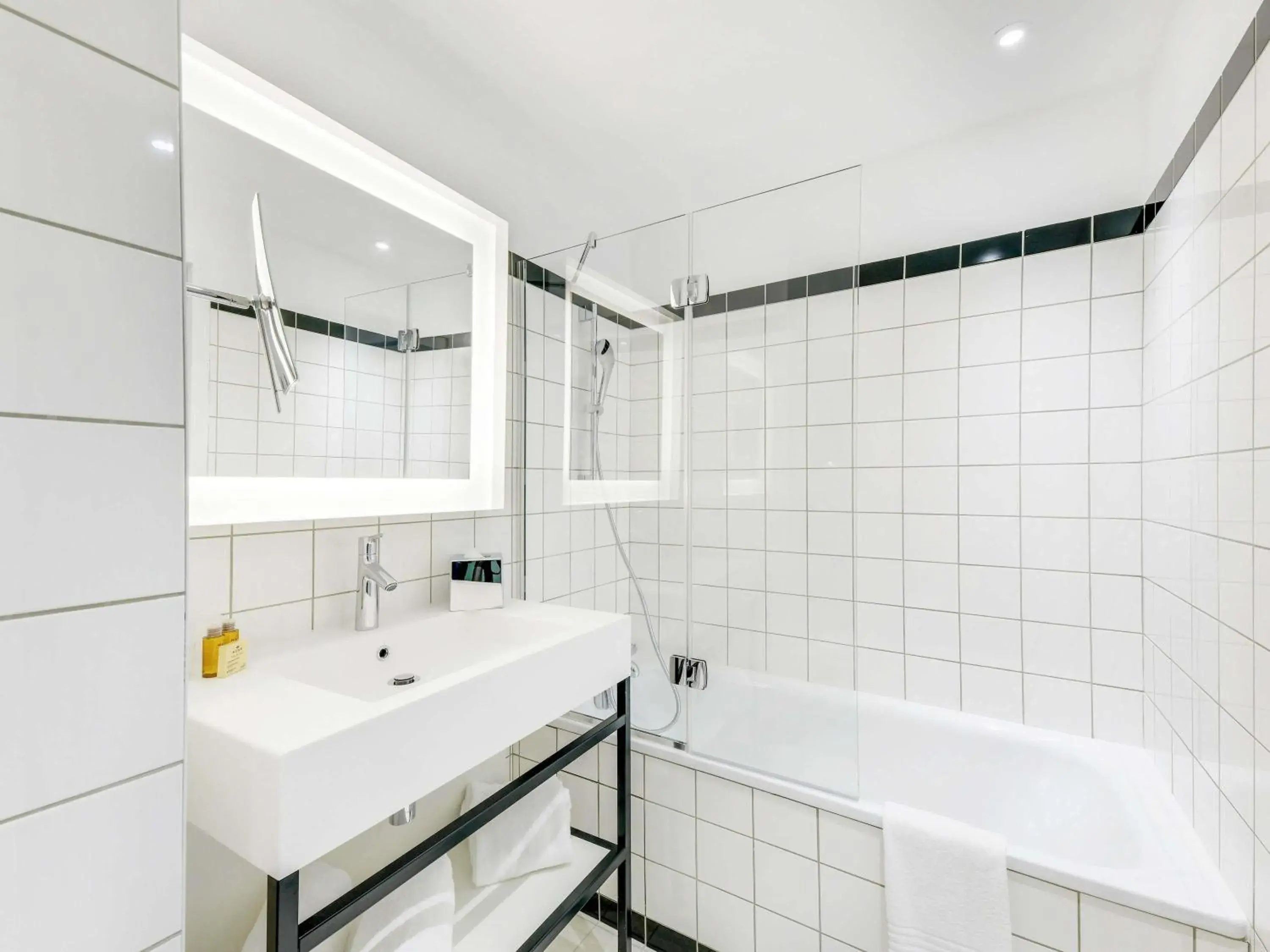 Bedroom in Mercure Paris Orly Airport Bedroom in Mercure Paris Orly Airport