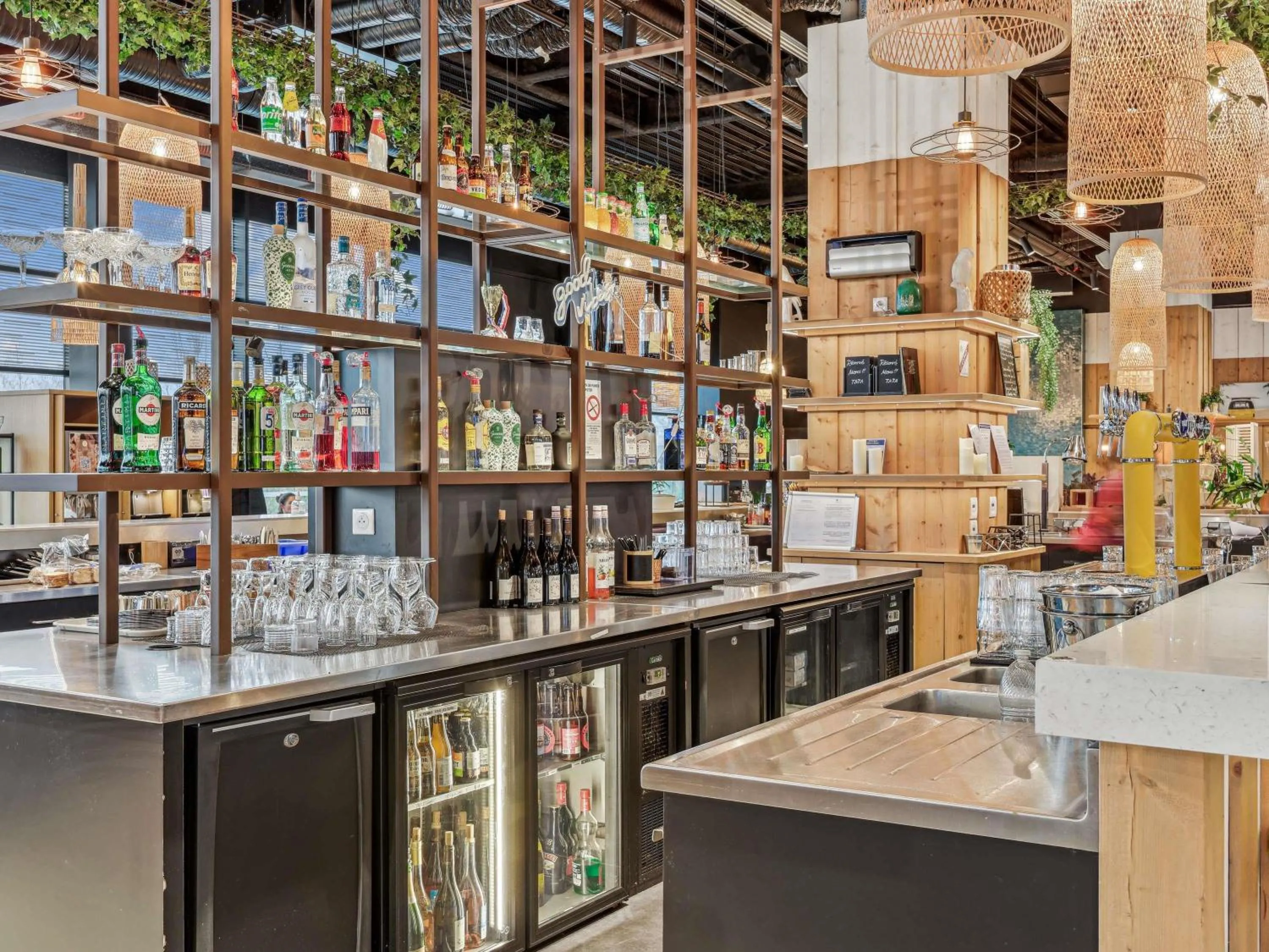 Lounge or bar in Mercure Paris Orly Airport