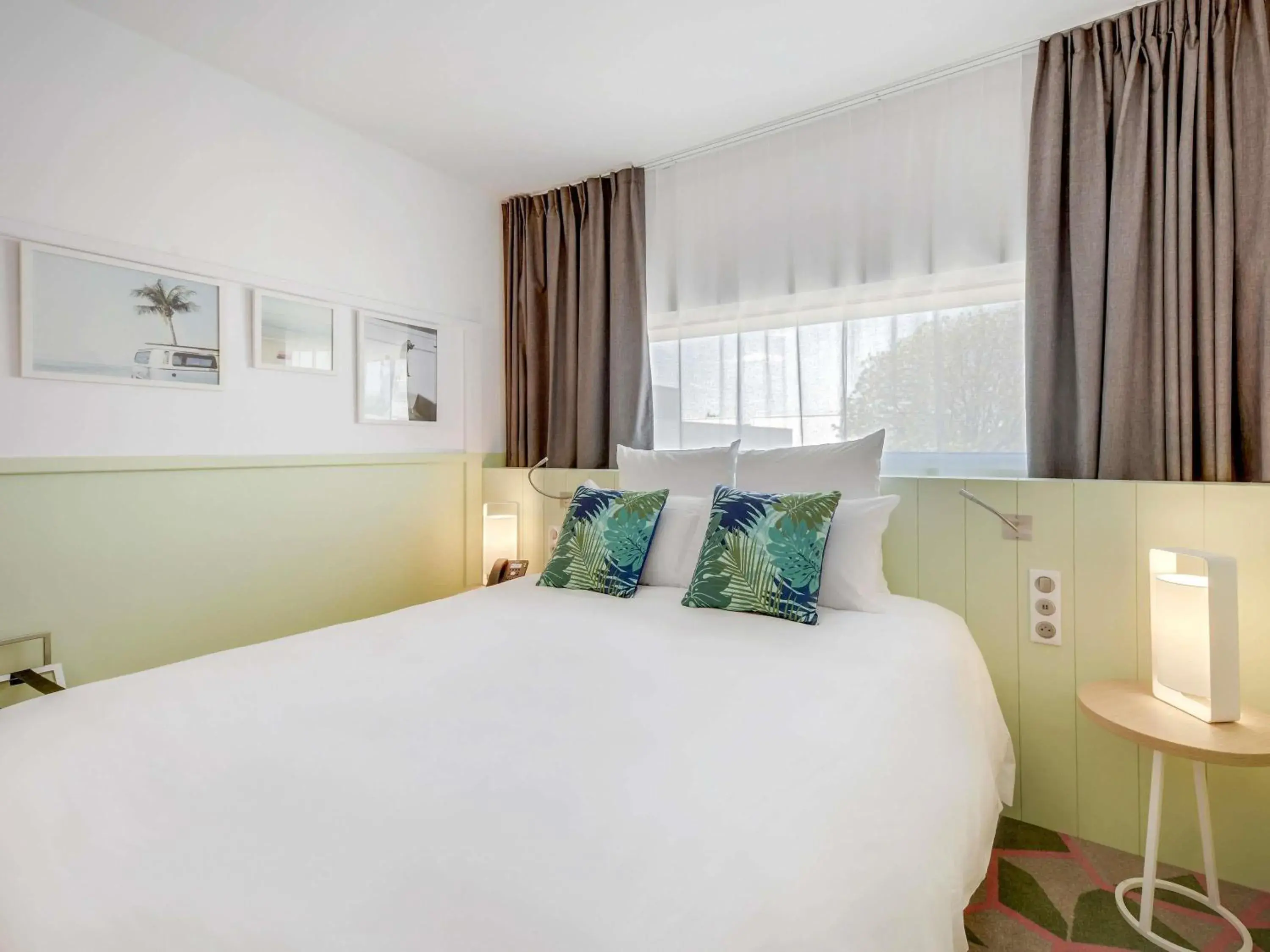 Bedroom, Bed in Mercure Paris Orly Airport Bedroom, Bed in Mercure Paris Orly Airport