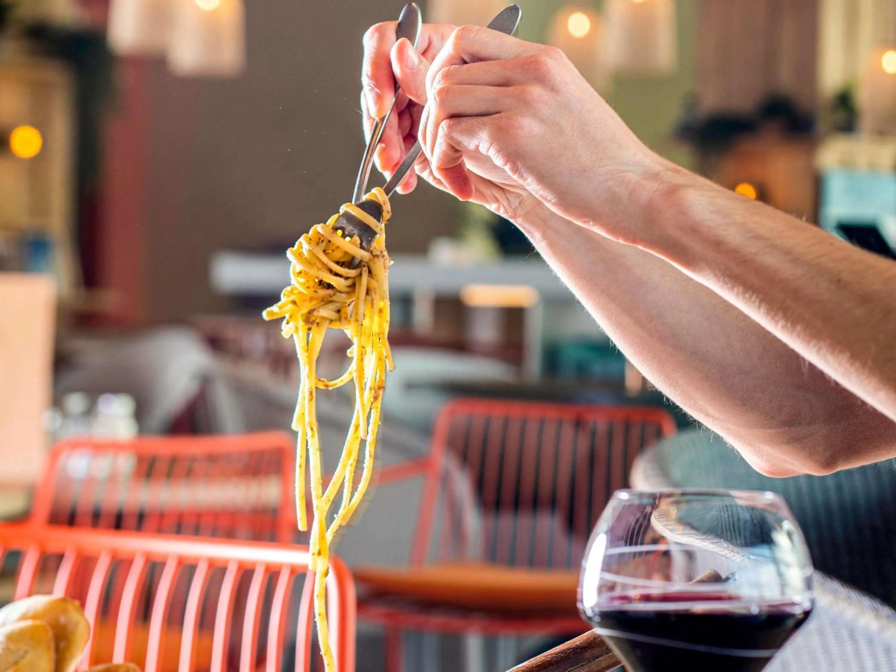 Restaurant/places to eat in Mercure Paris Orly Airport