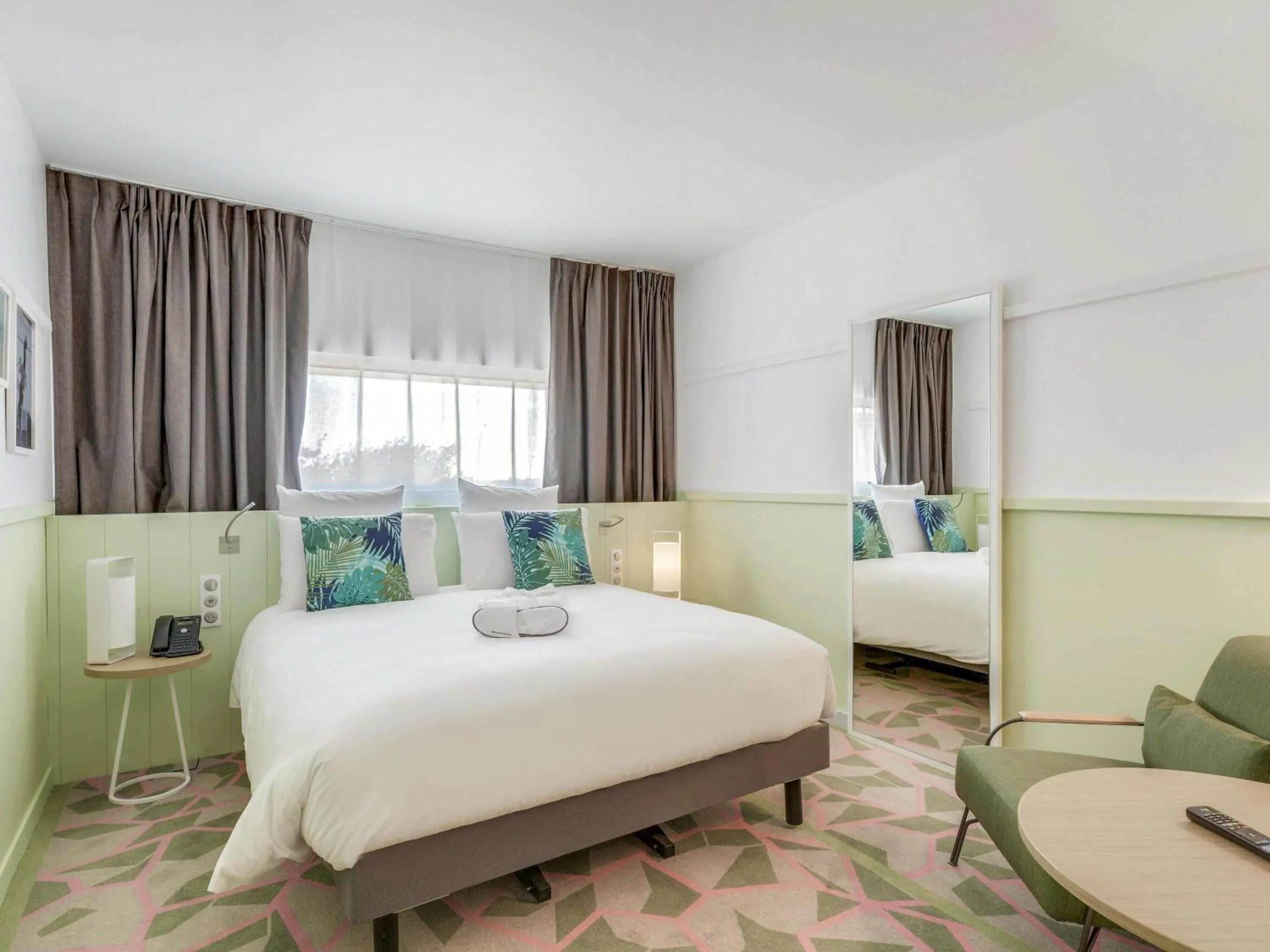 Bedroom, Bed in Mercure Paris Orly Airport