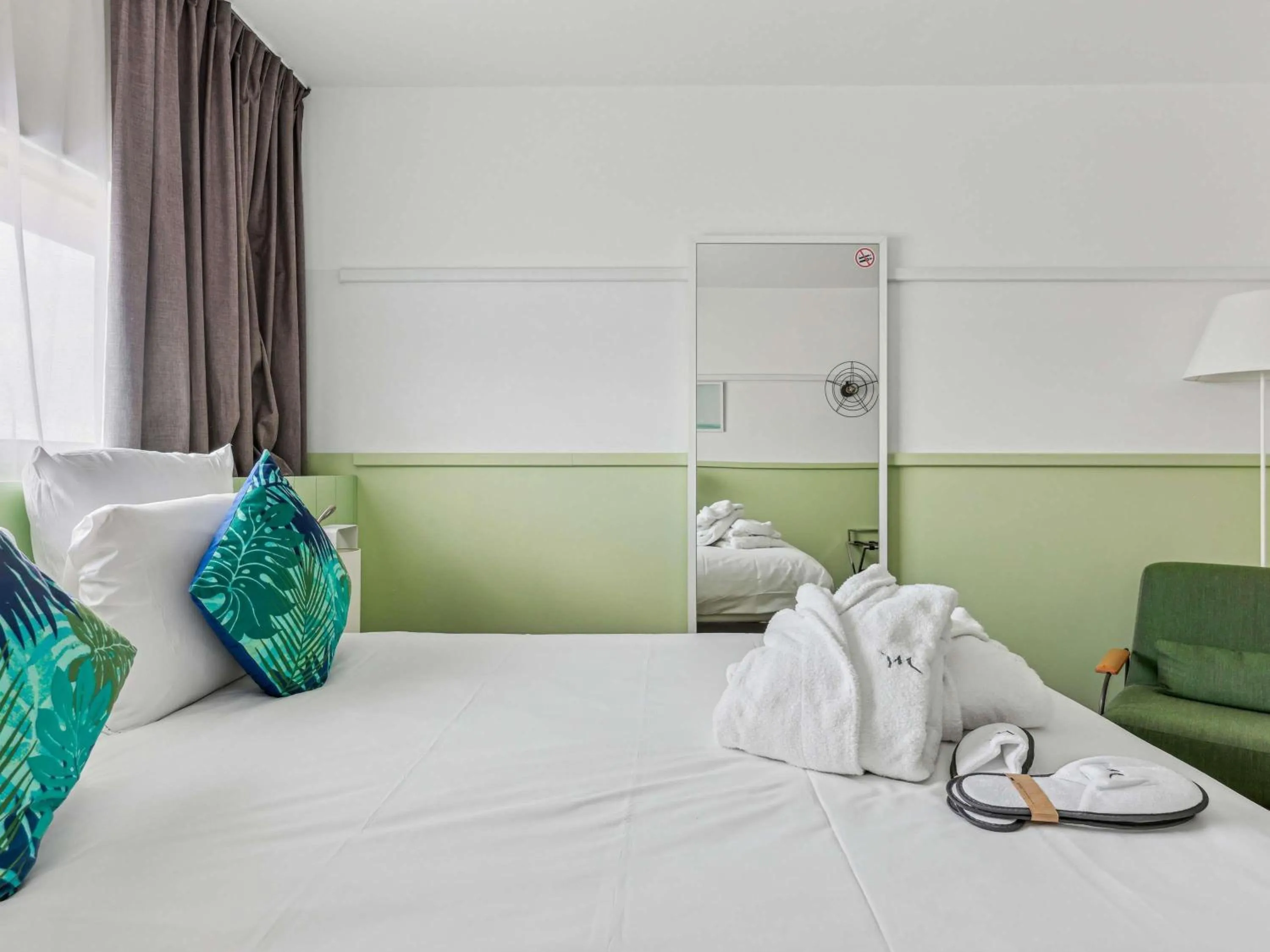 Bedroom, Bed in Mercure Paris Orly Airport