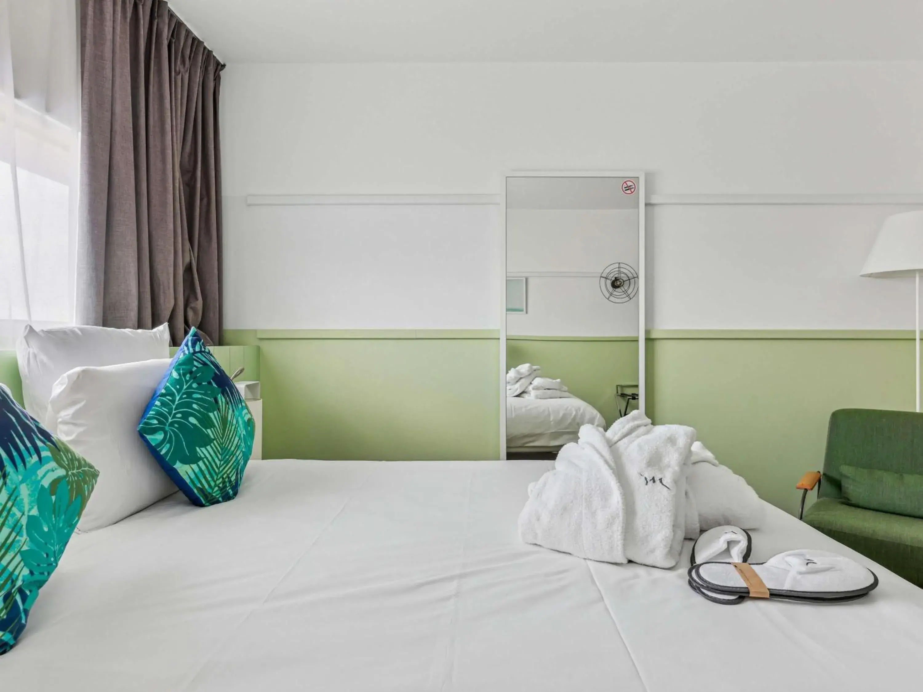 Bedroom, Bed in Mercure Paris Orly Airport Bedroom, Bed in Mercure Paris Orly Airport