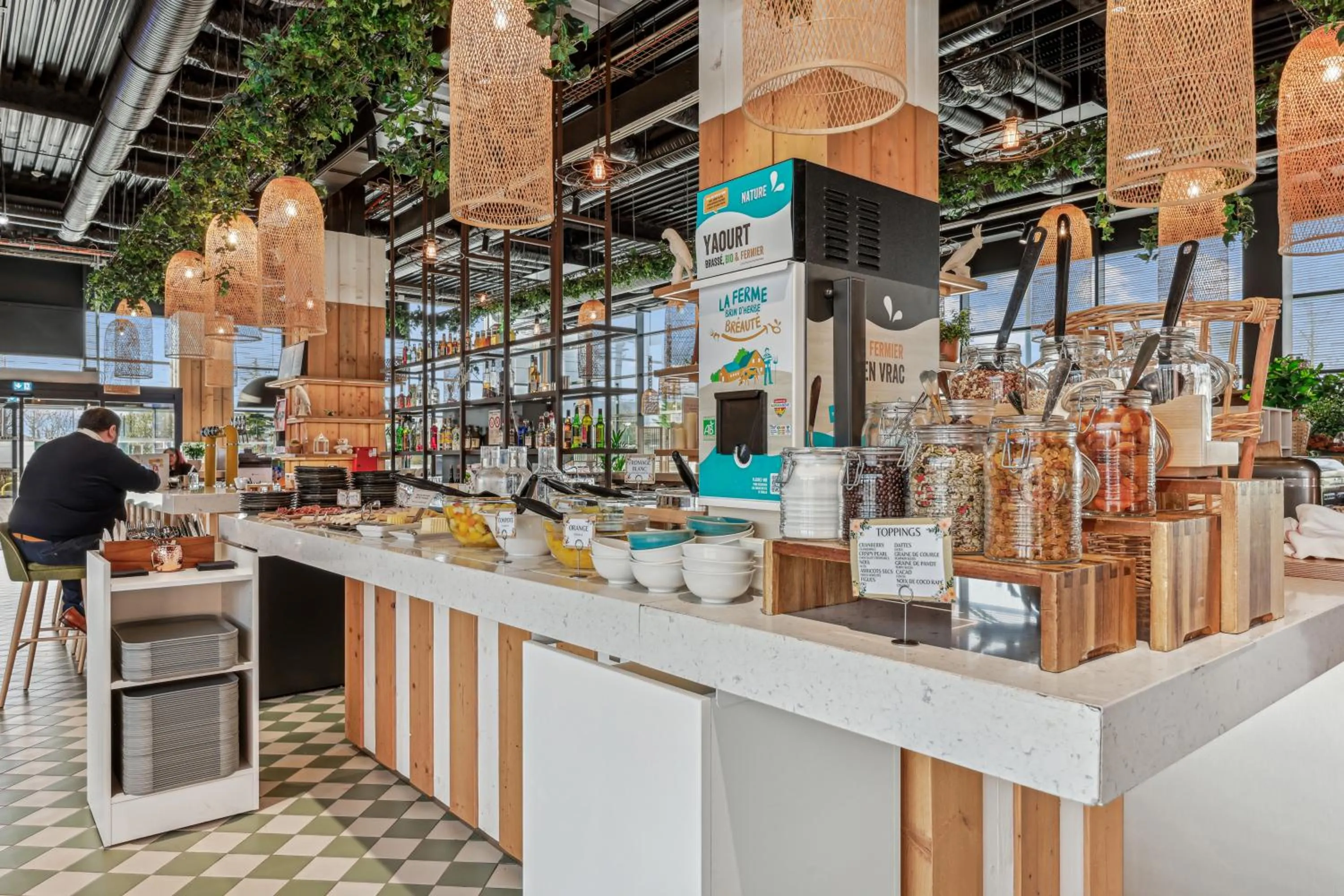 Food and drinks in Mercure Paris Orly Airport