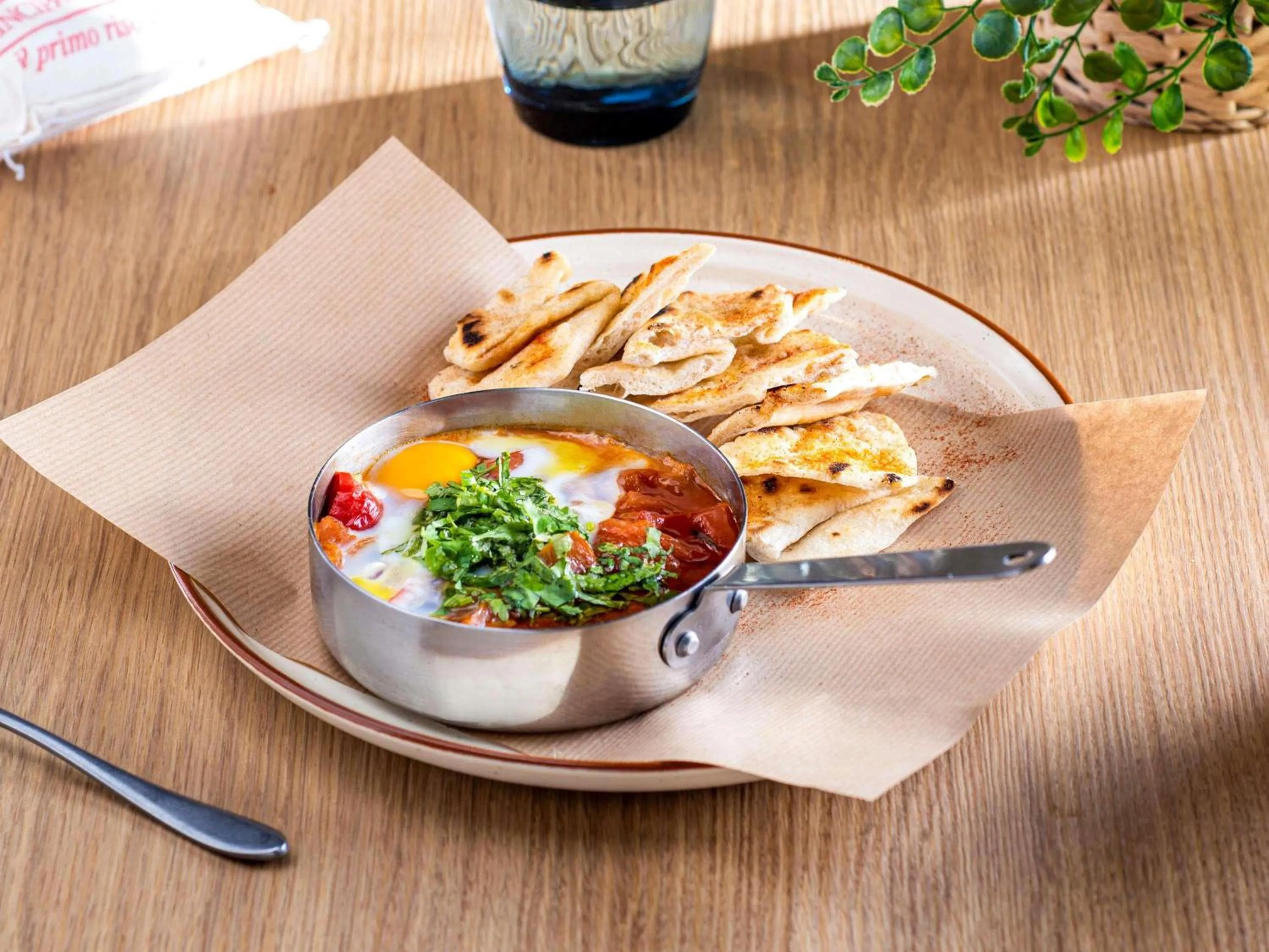 Restaurant/places to eat in Mercure Paris Orly Airport