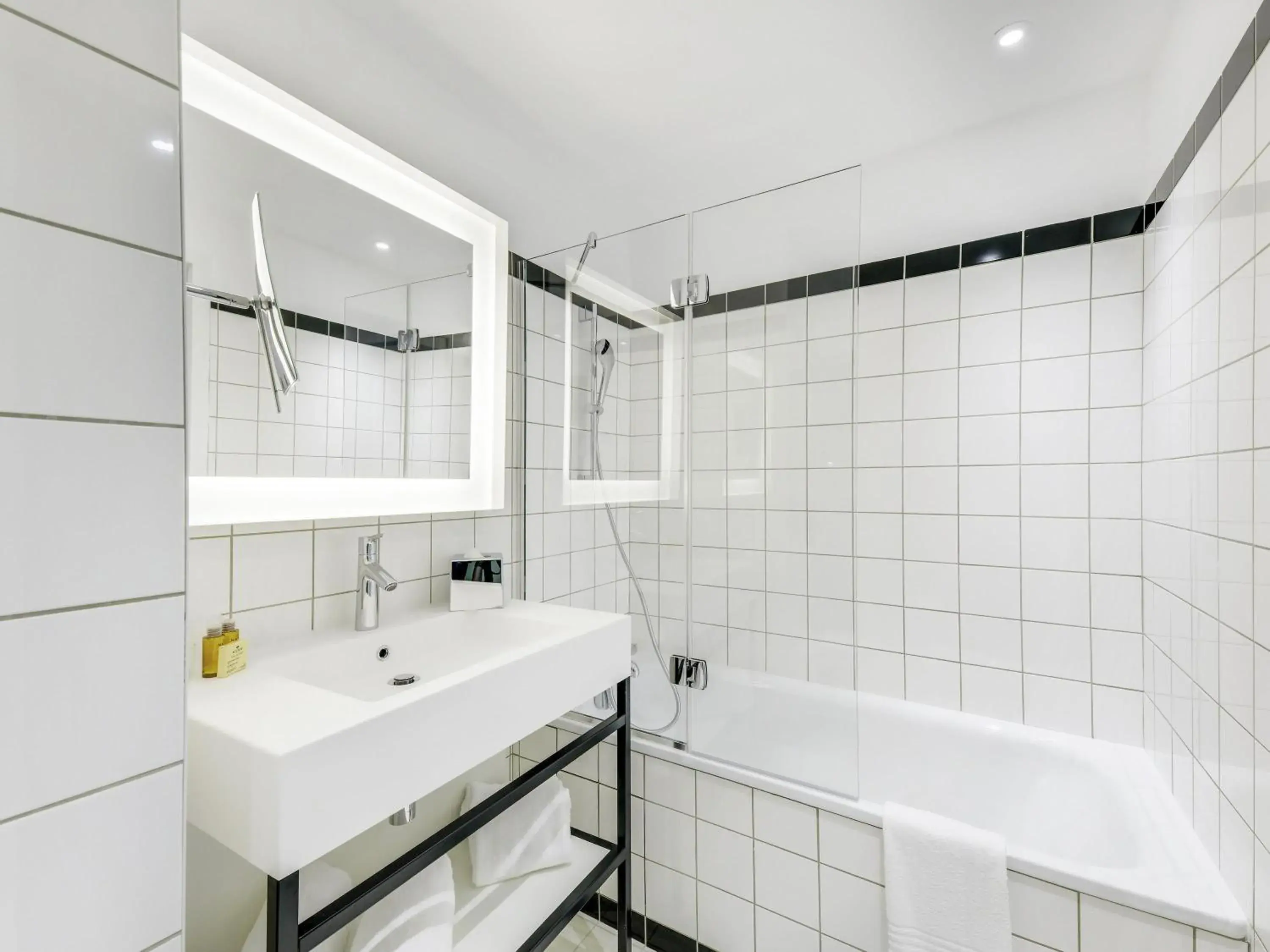 Bedroom in Mercure Paris Orly Airport Bedroom in Mercure Paris Orly Airport