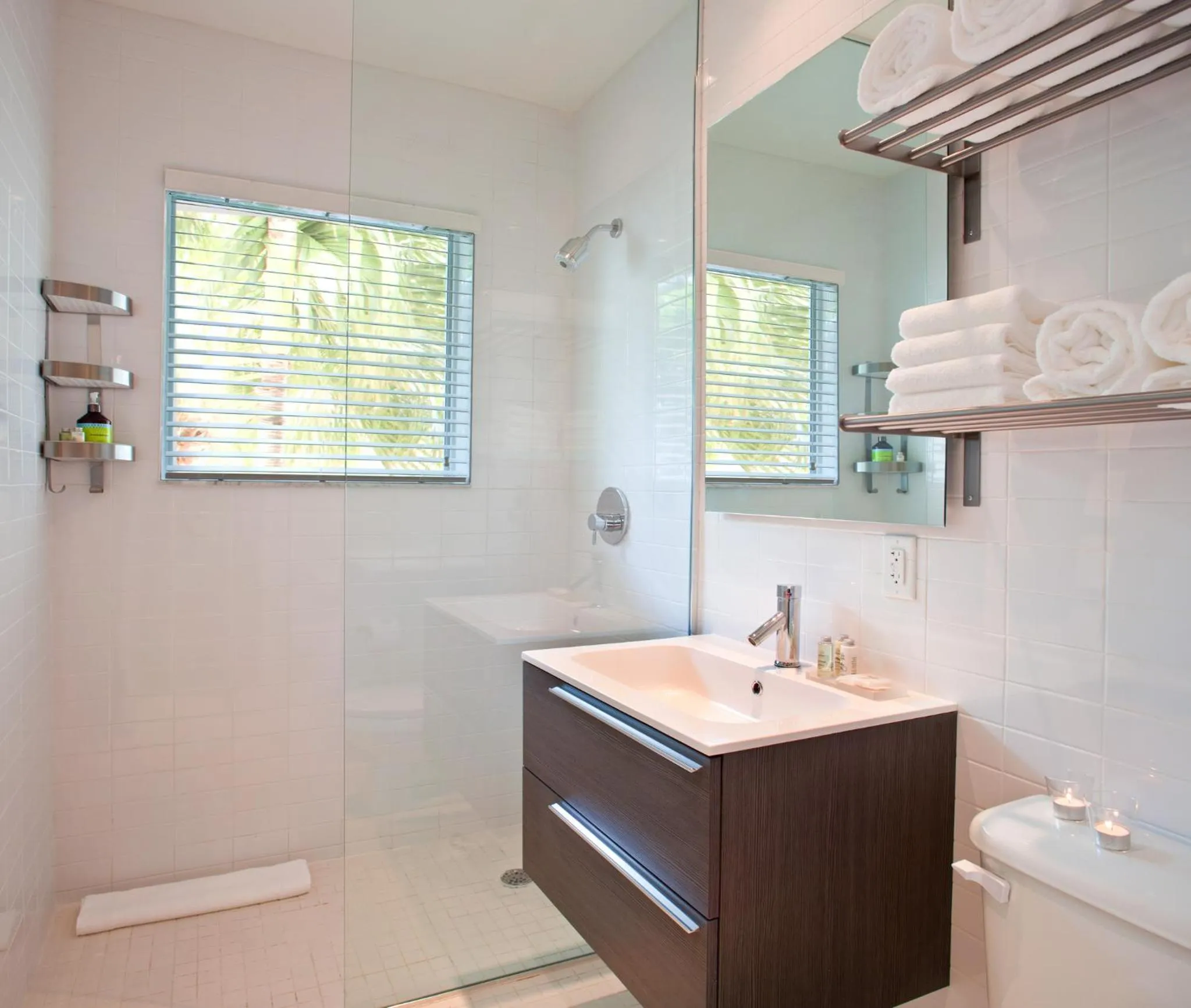 Bathroom in 1818 Meridian House Apartments and Suites by Eskape Collection